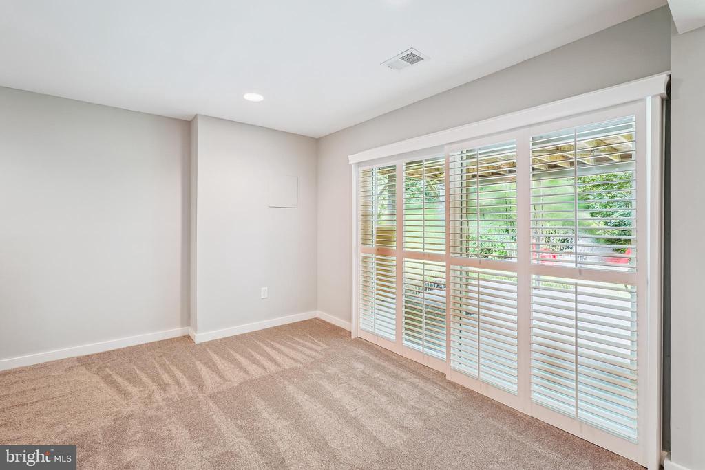 276 W MEADOWLAND LANE W
