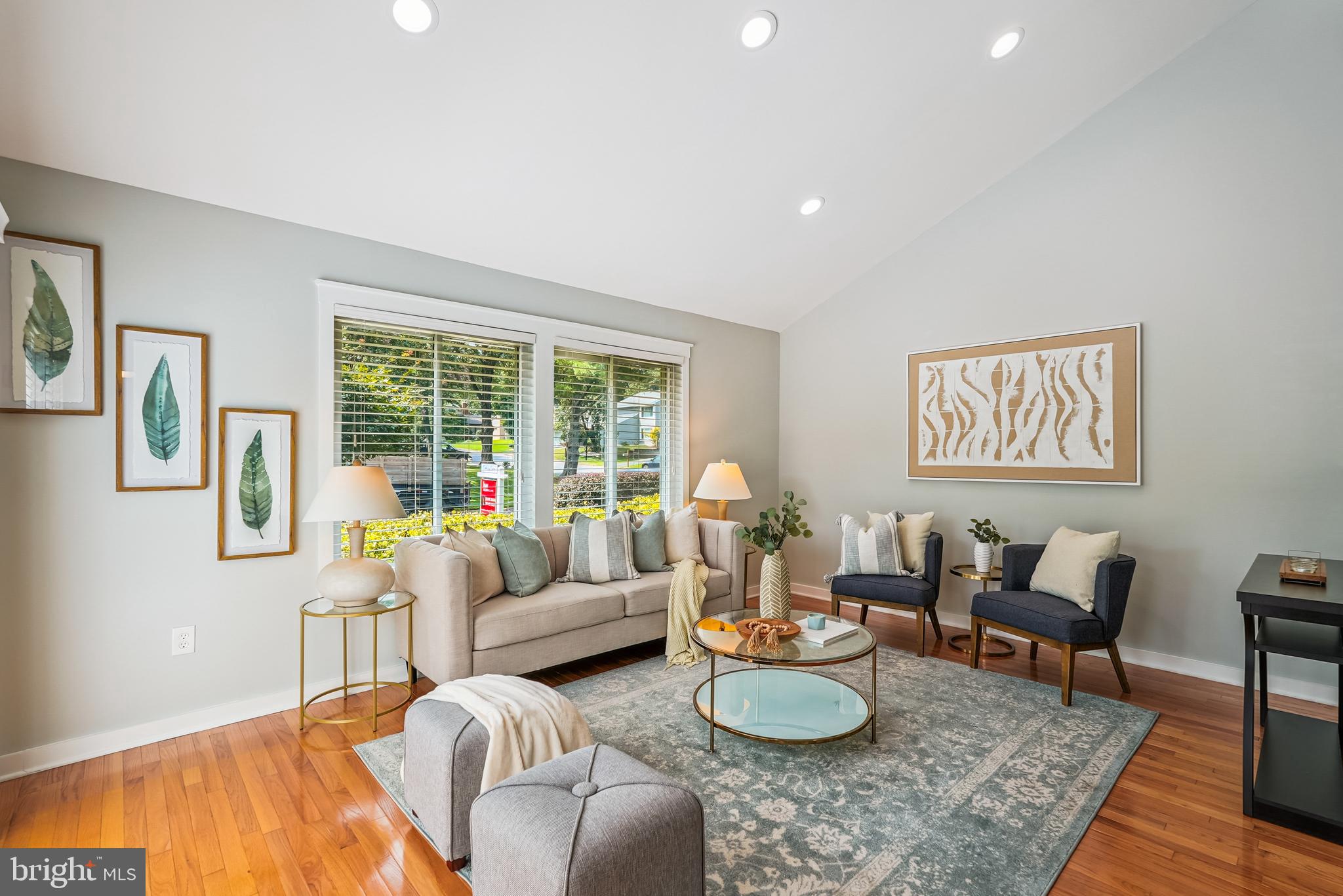 276 W MEADOWLAND LANE W