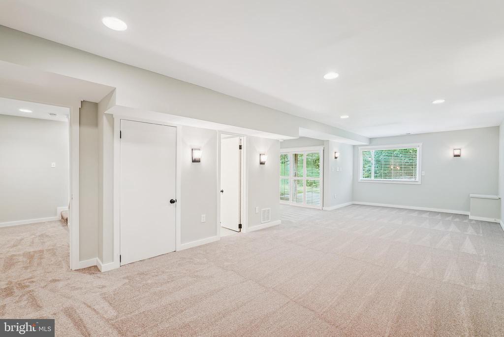 276 W MEADOWLAND LANE W