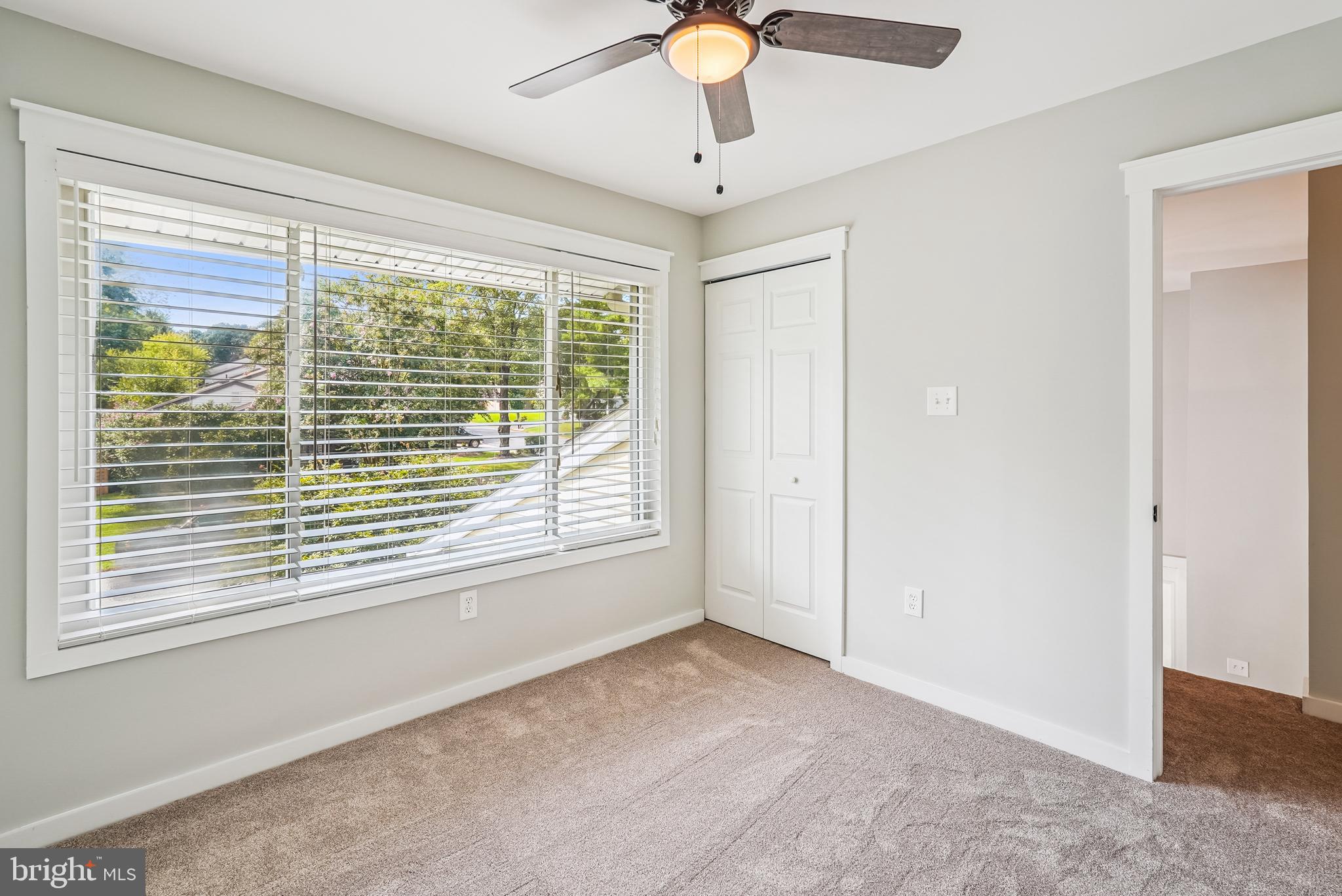 276 W MEADOWLAND LANE W