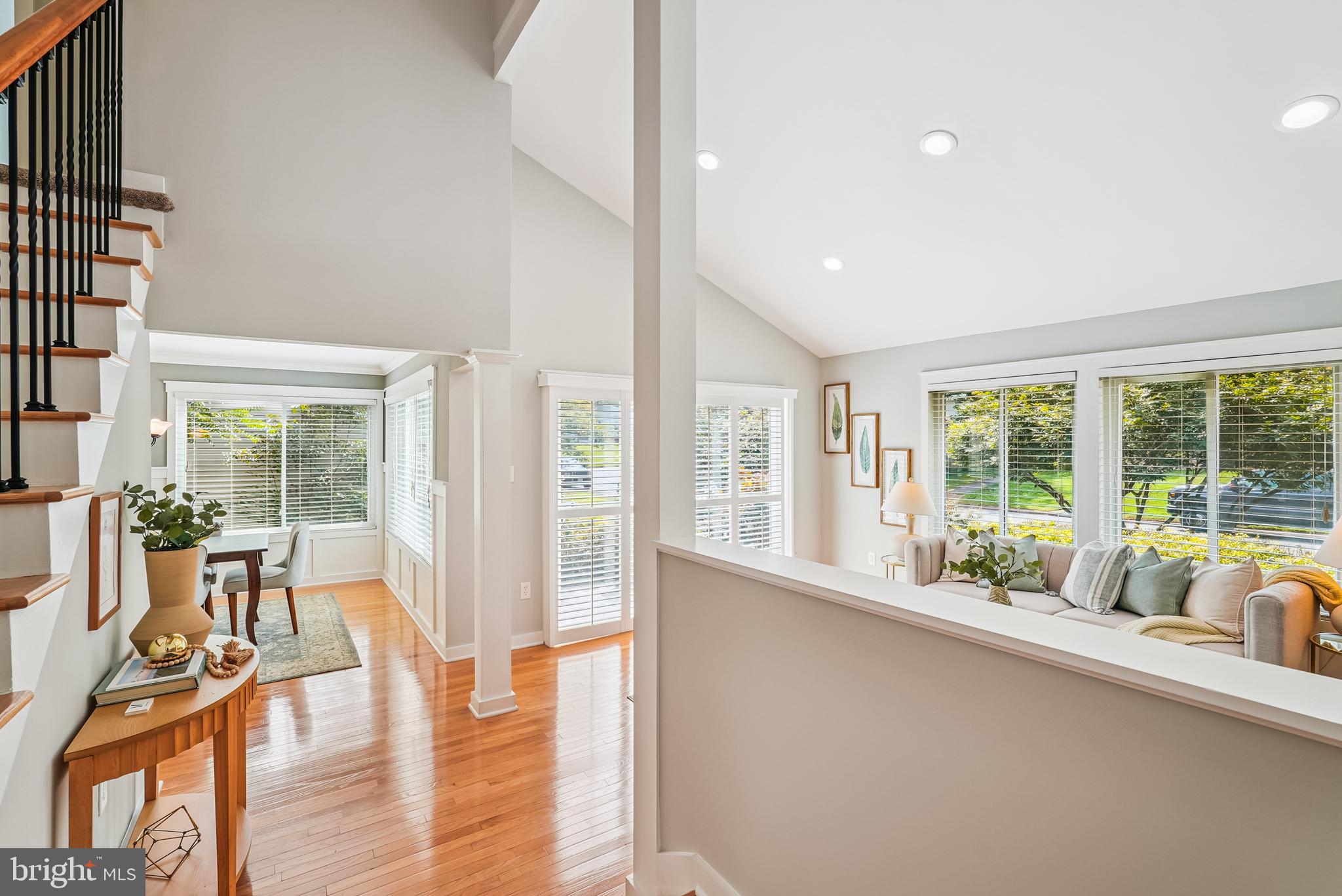 276 W MEADOWLAND LANE W