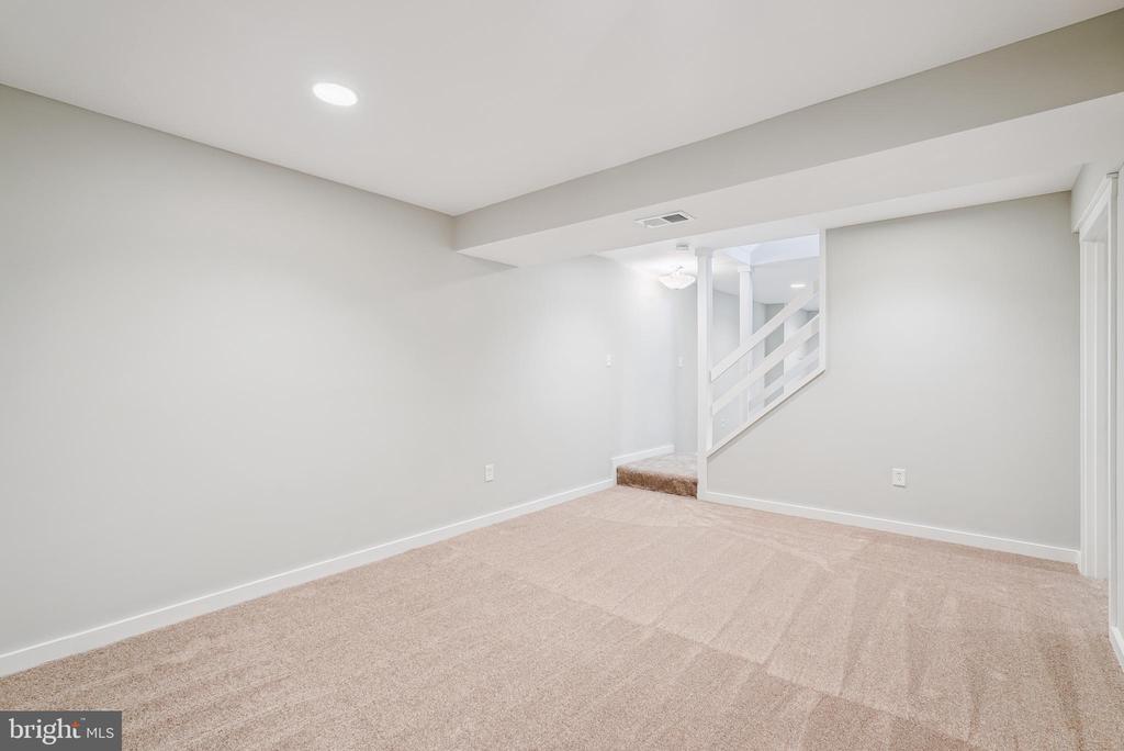 276 W MEADOWLAND LANE W