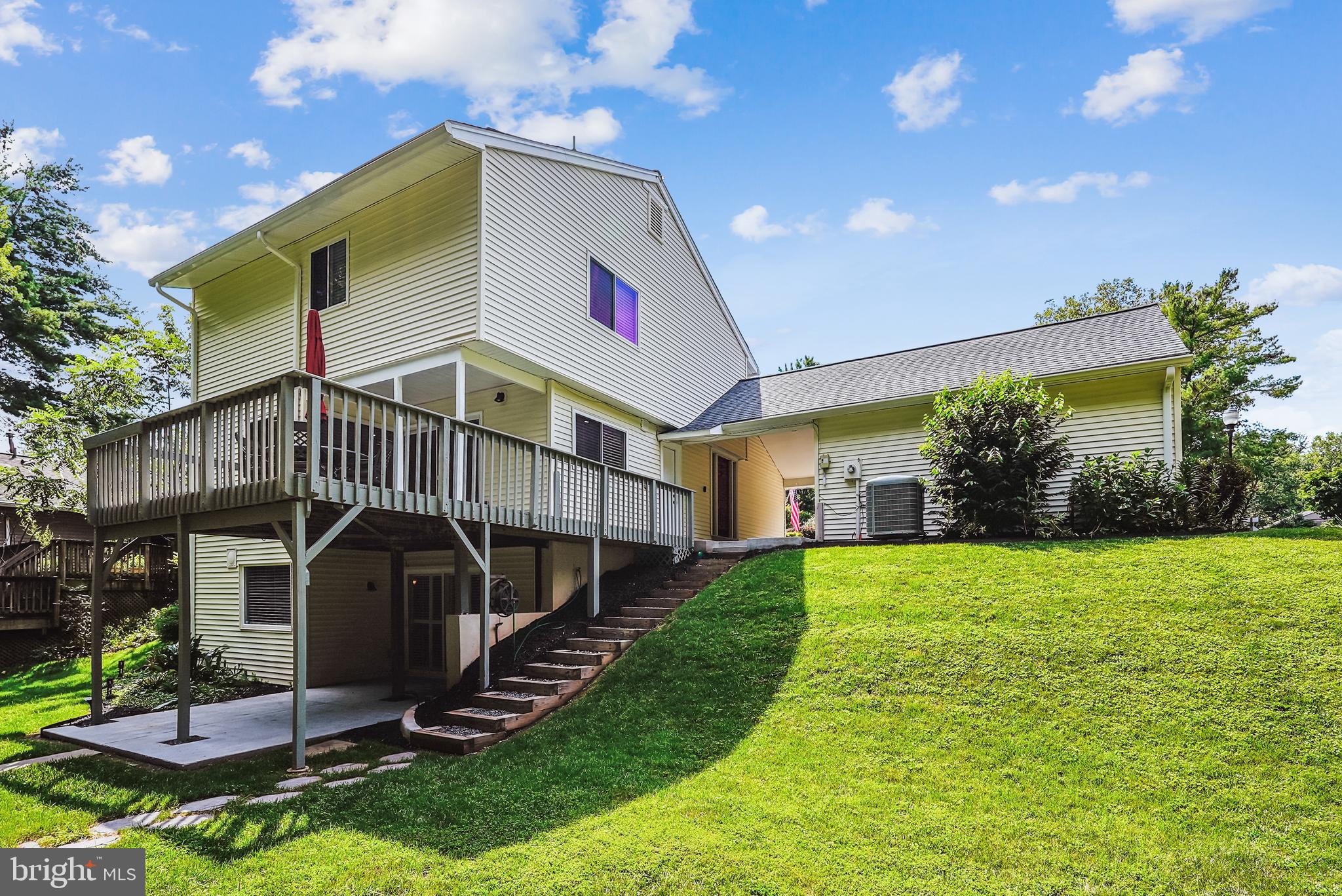 276 W MEADOWLAND LANE W