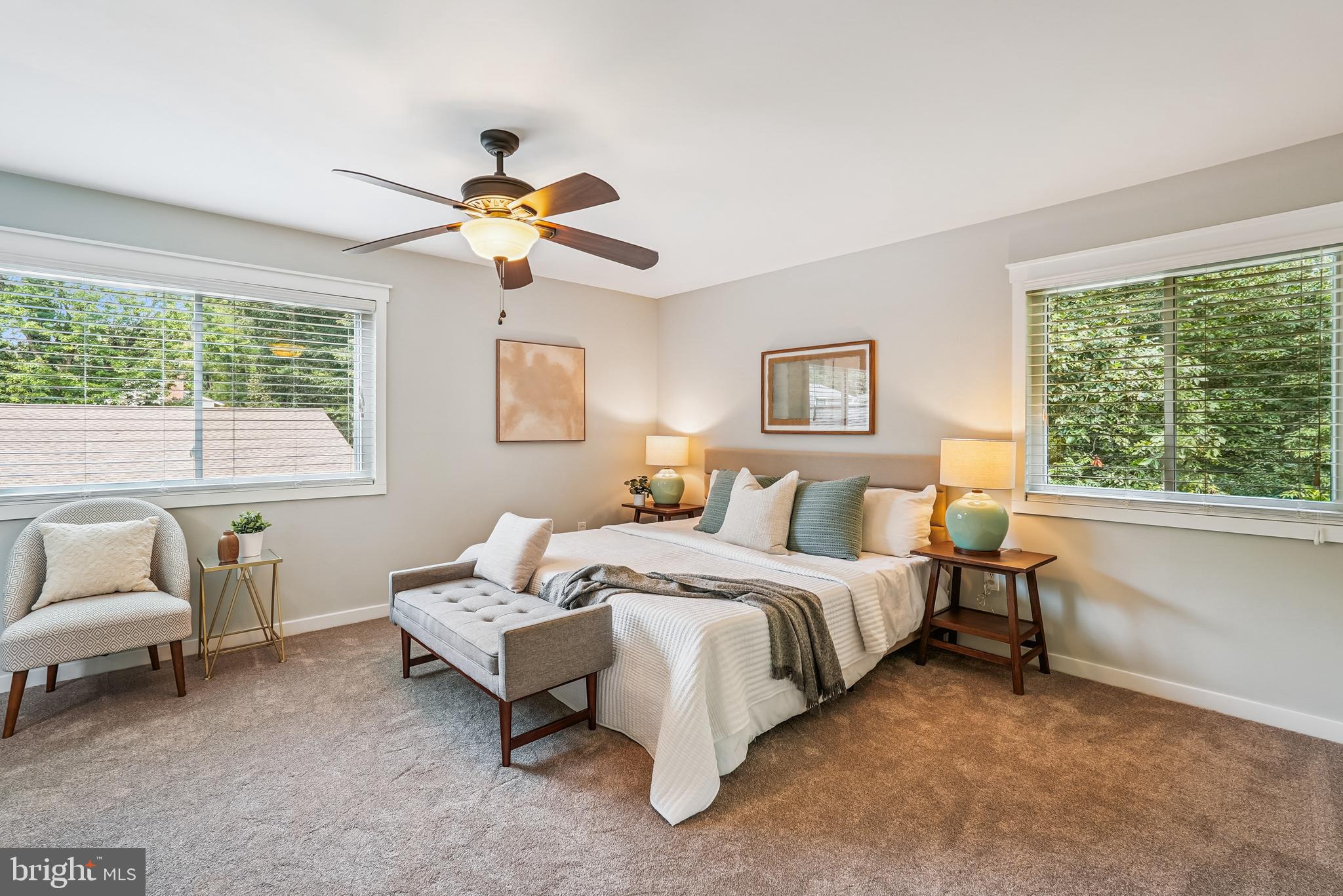 276 W MEADOWLAND LANE W