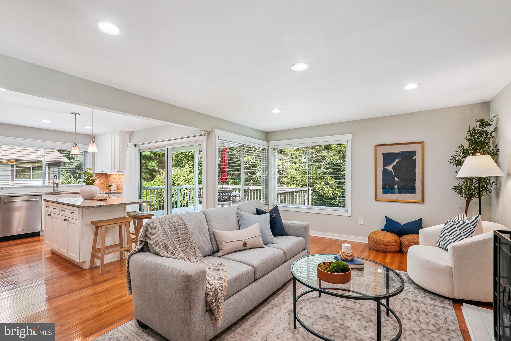 276 W MEADOWLAND LANE W