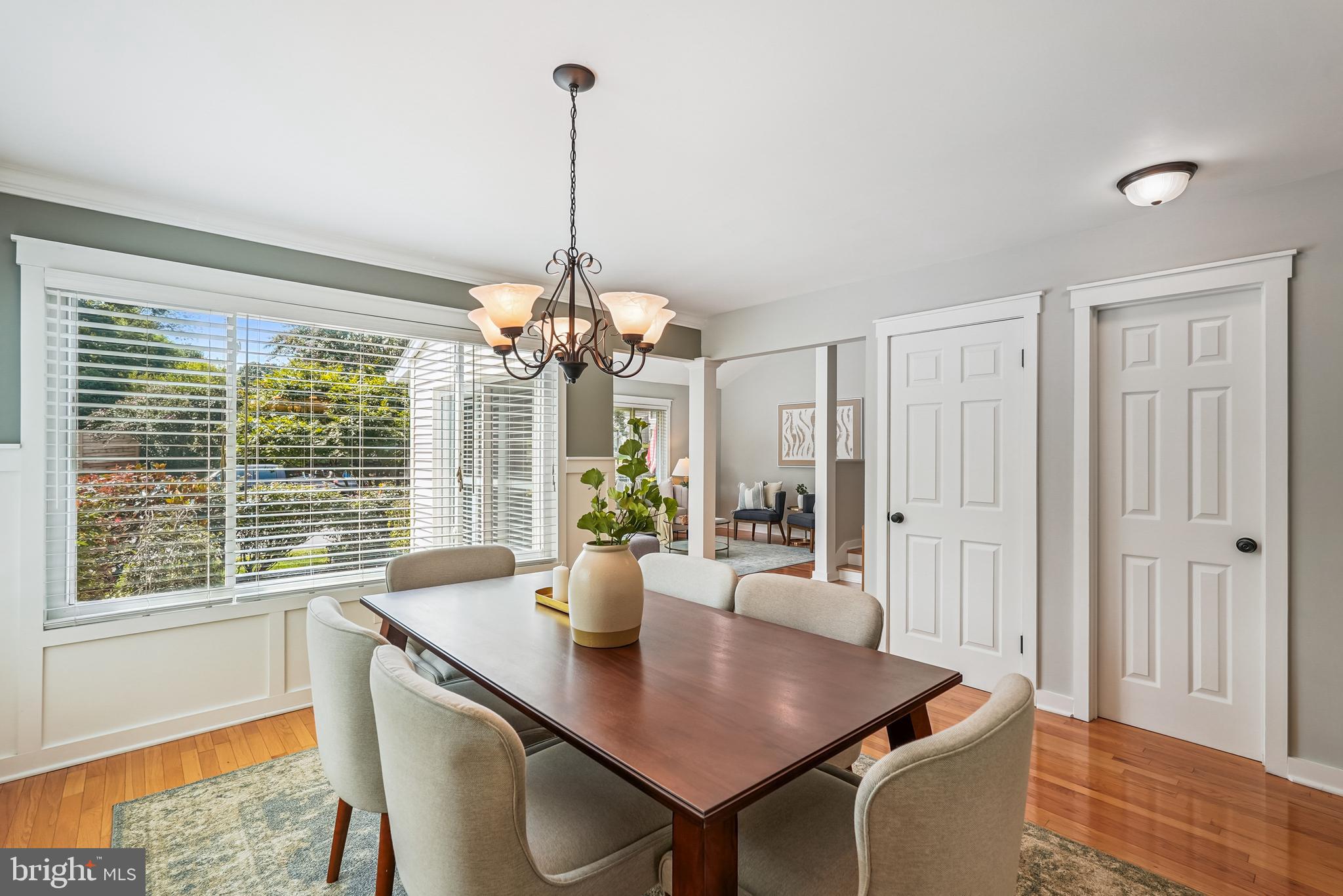 276 W MEADOWLAND LANE W