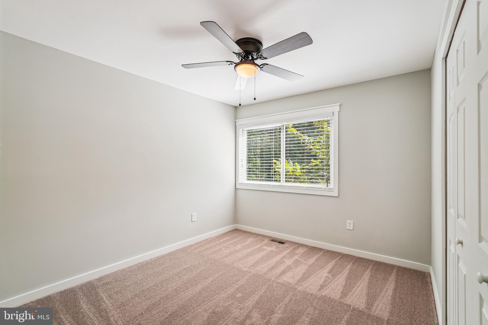 276 W MEADOWLAND LANE W