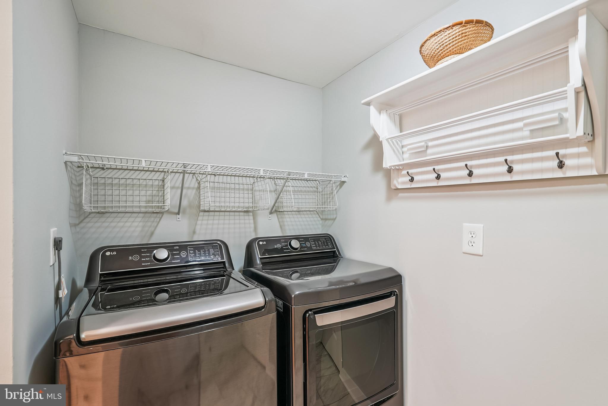 276 W MEADOWLAND LANE W