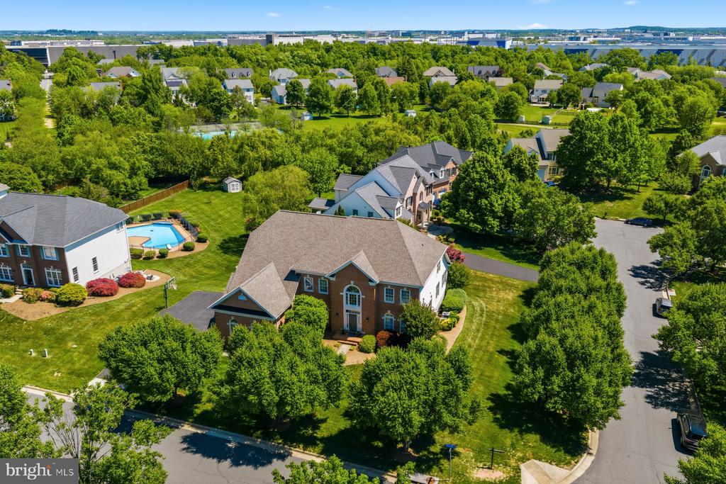 21930 BELLAIR COURT