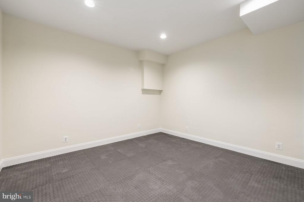 21930 BELLAIR COURT