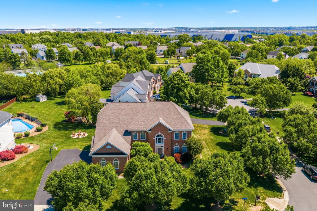 21930 BELLAIR COURT