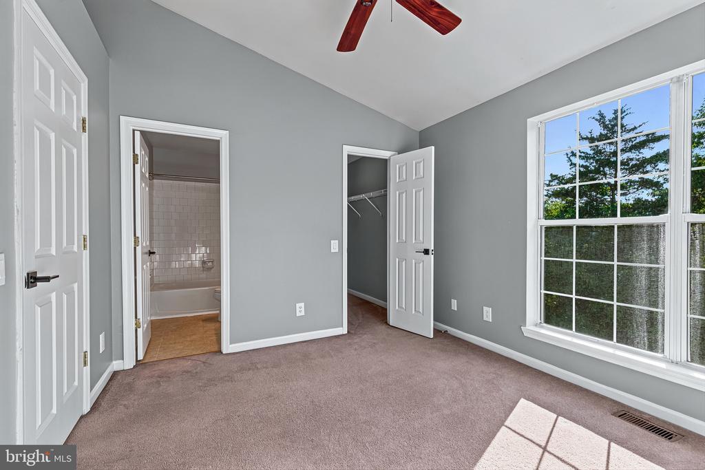46862 CLARION TERRACE 303