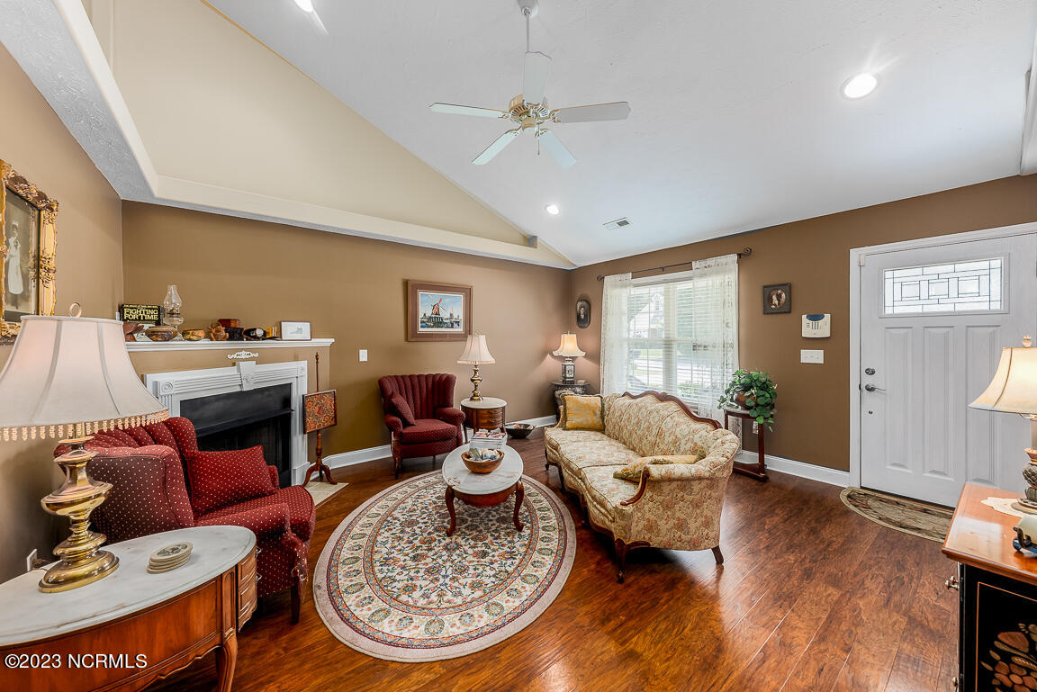 404 Neuchatel Road