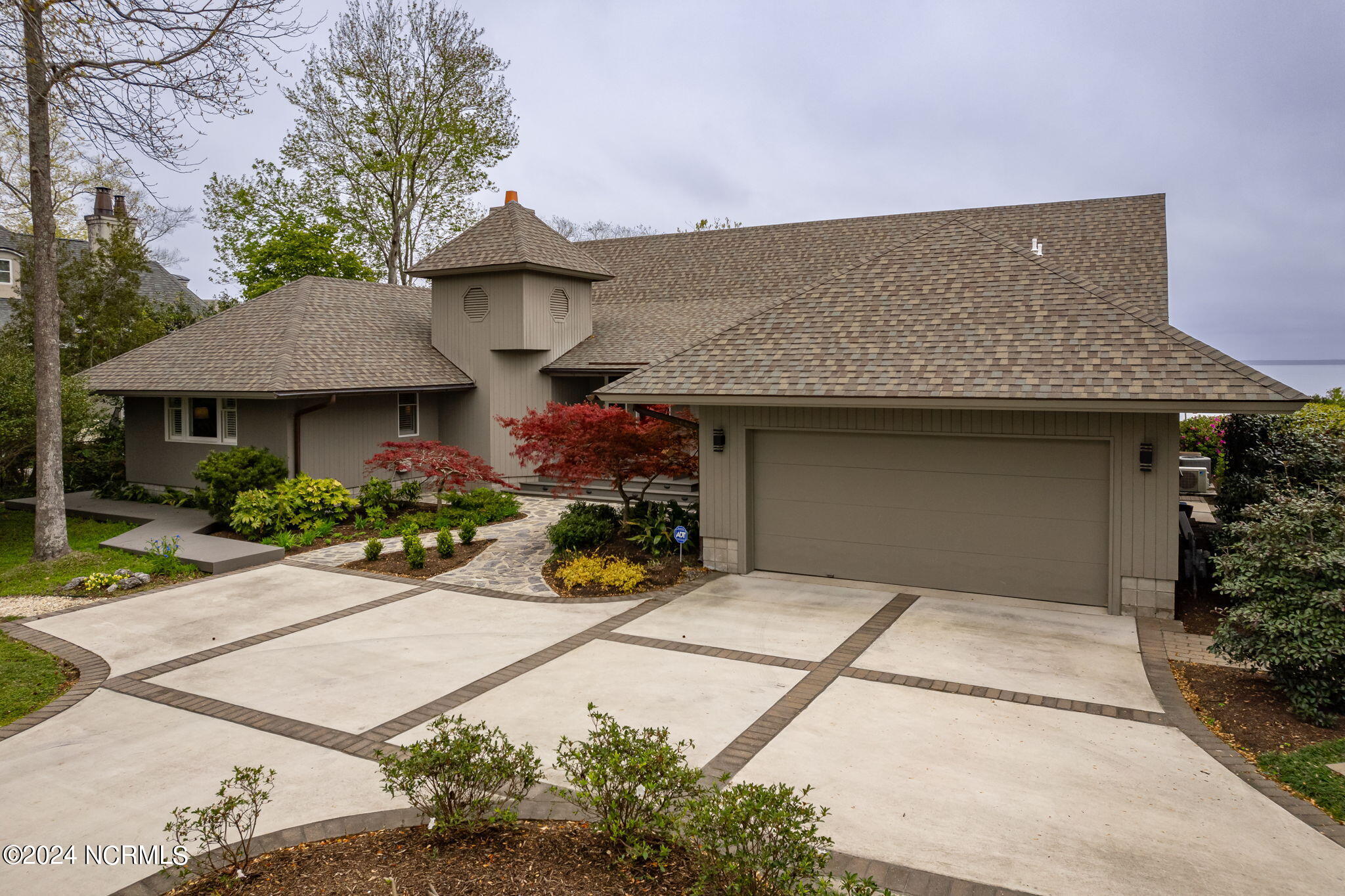 232 Drake Landing