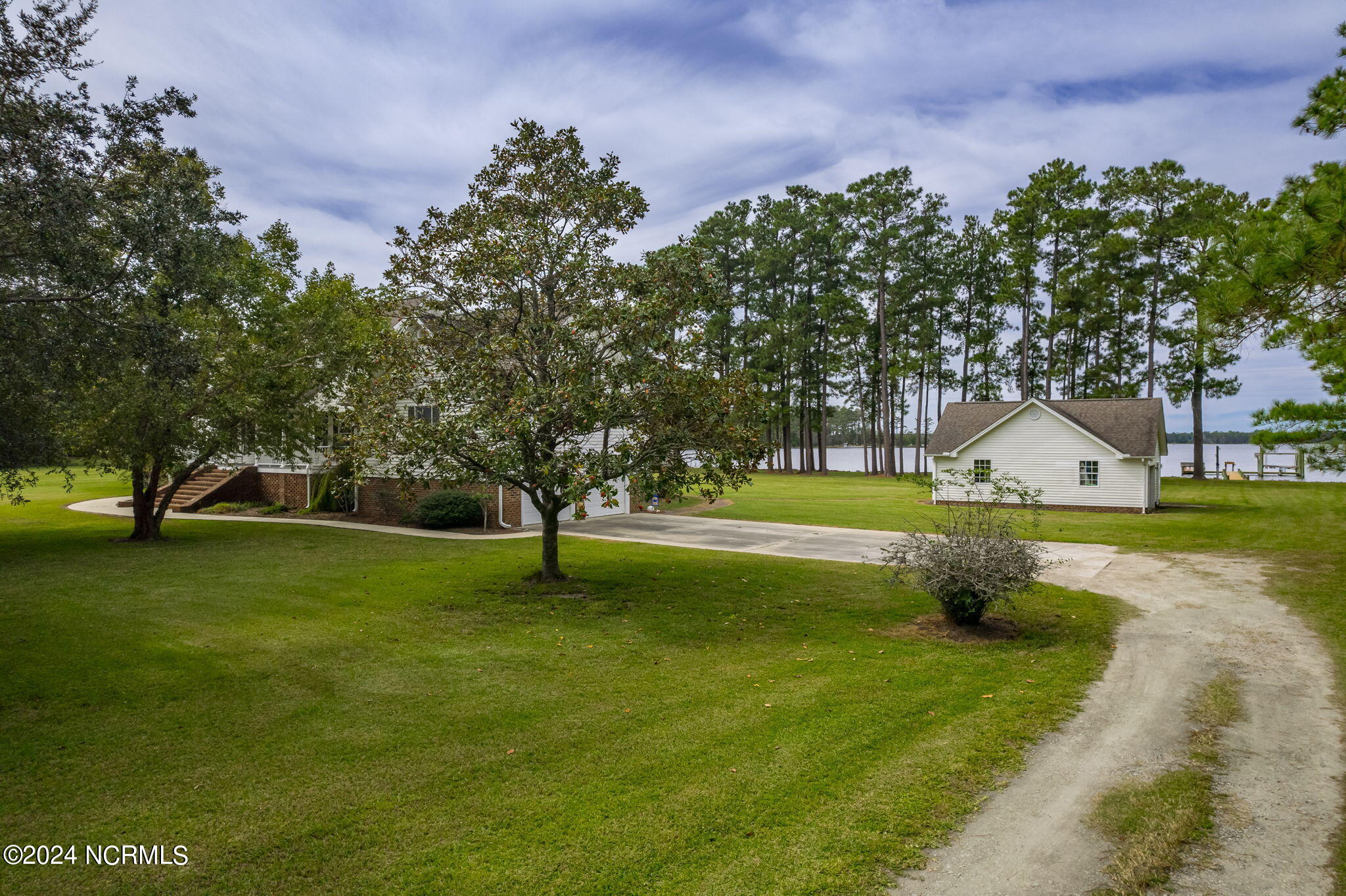 300 Carraway Mcintyre Lane