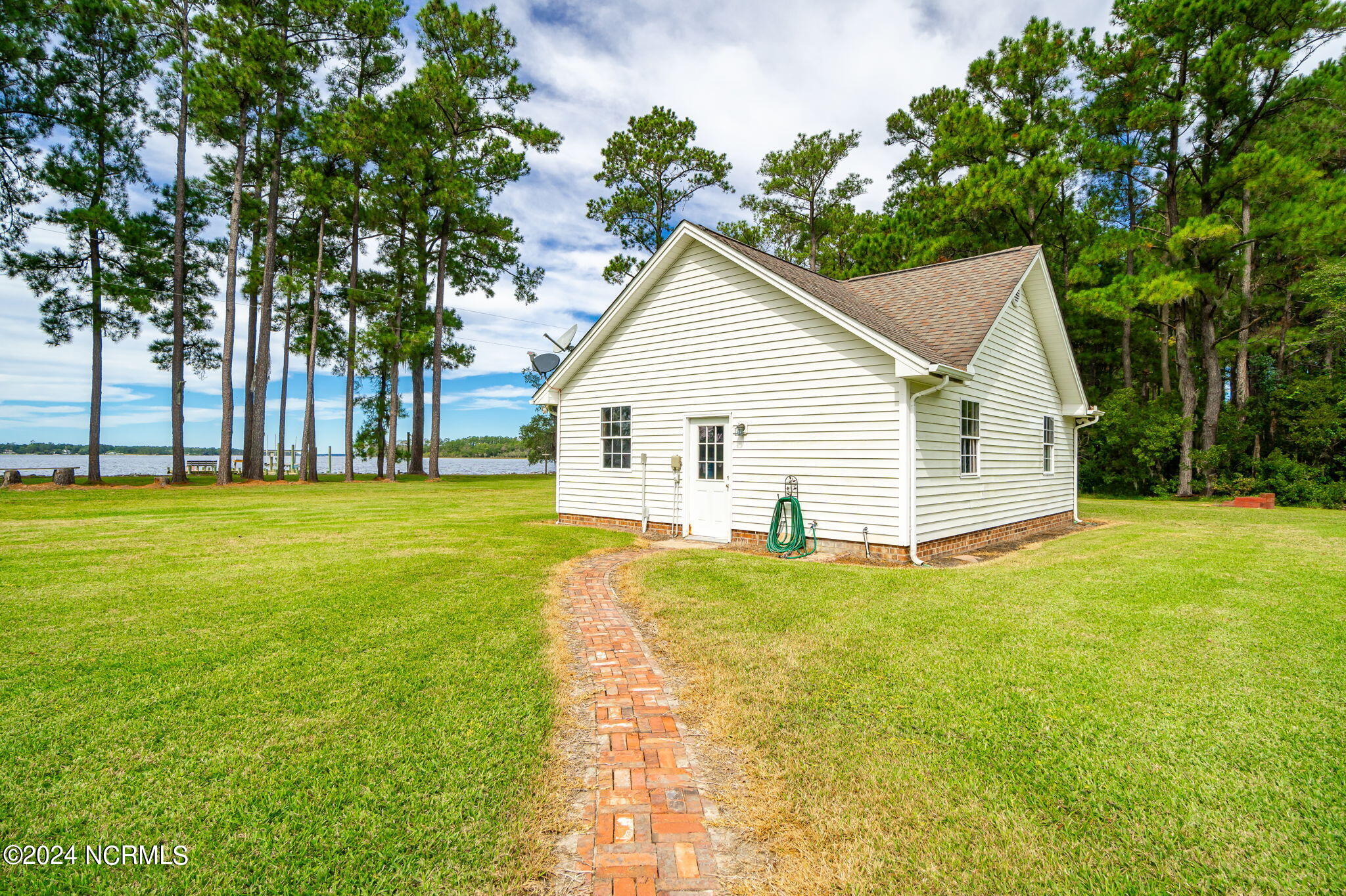 300 Carraway Mcintyre Lane