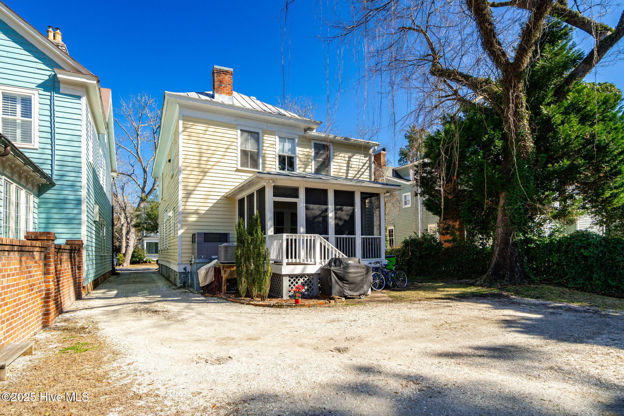 609 E Front Street