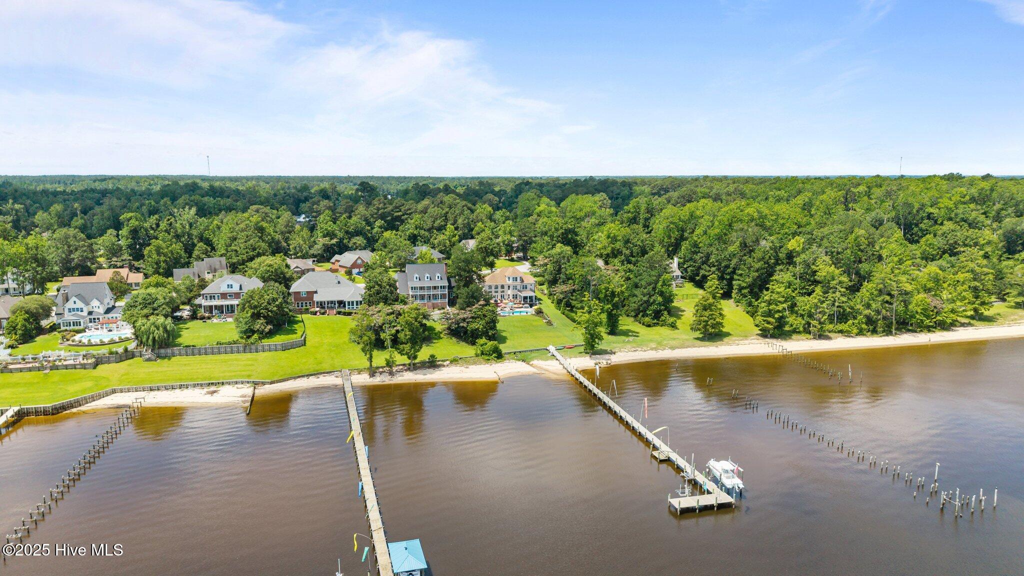 216 Drake Landing