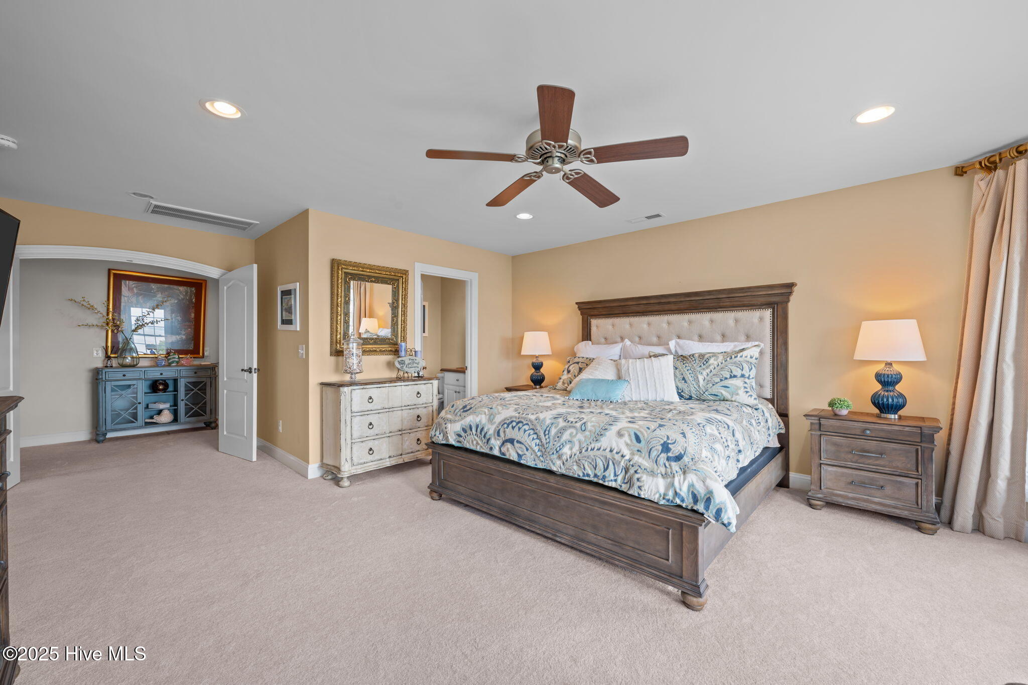 216 Drake Landing