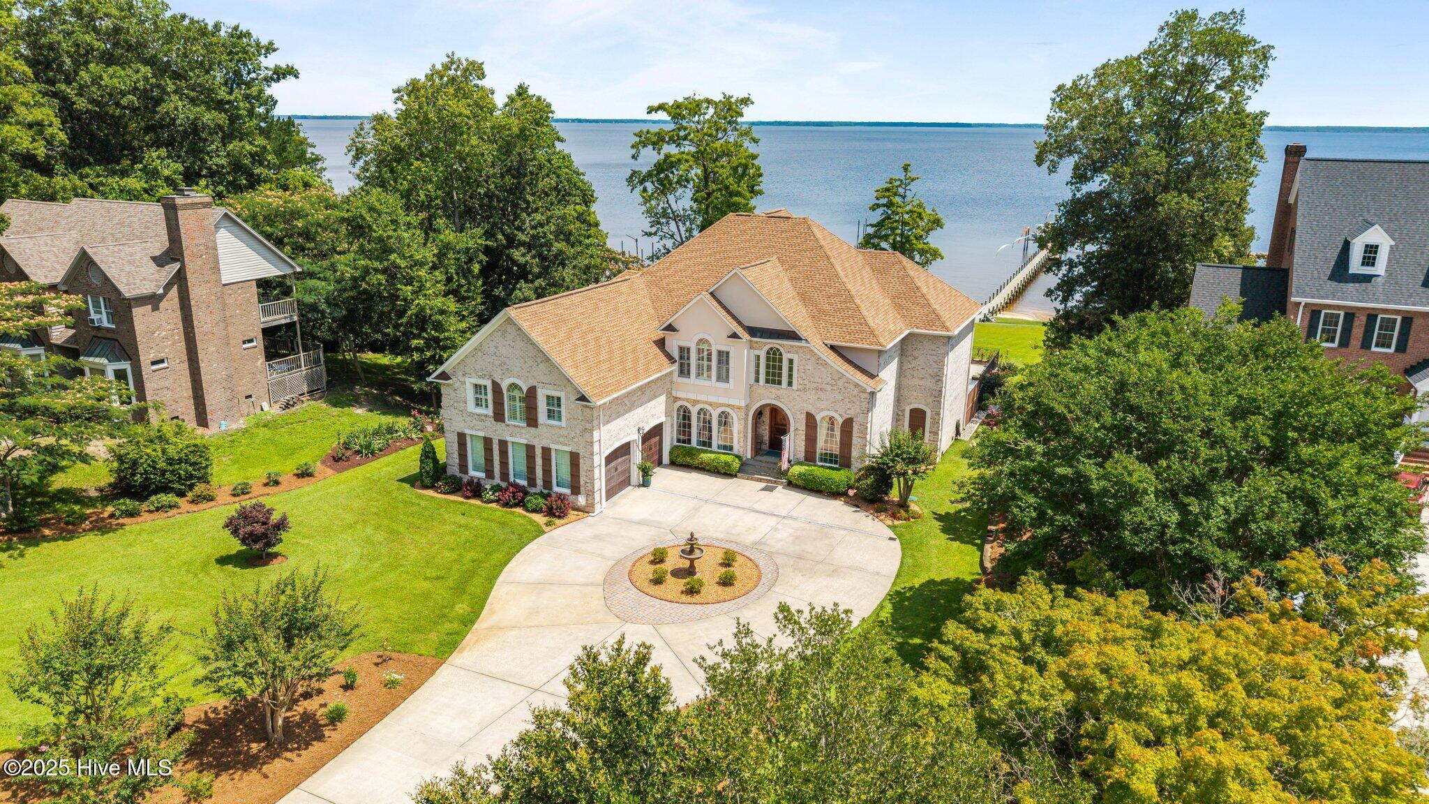 216 Drake Landing