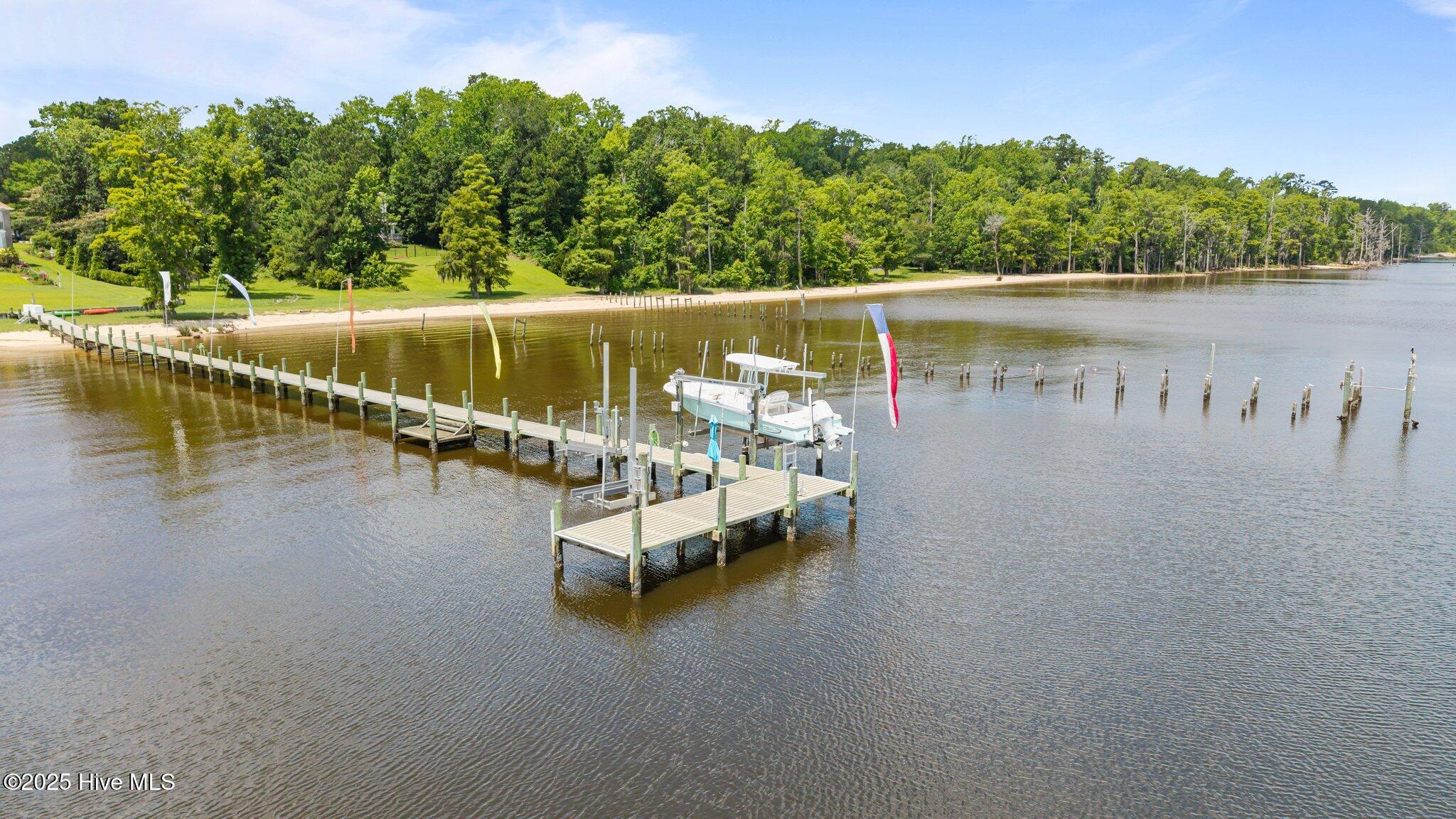 216 Drake Landing