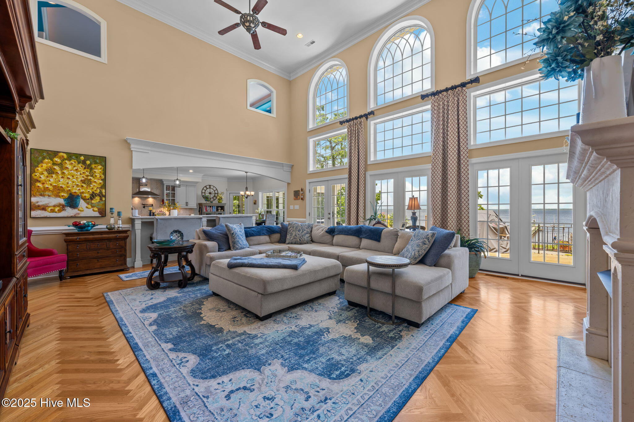 216 Drake Landing