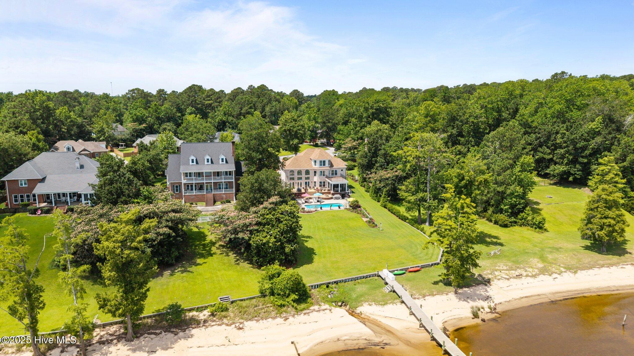 216 Drake Landing