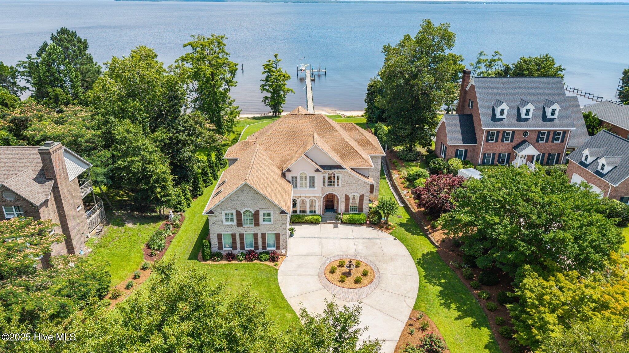 216 Drake Landing