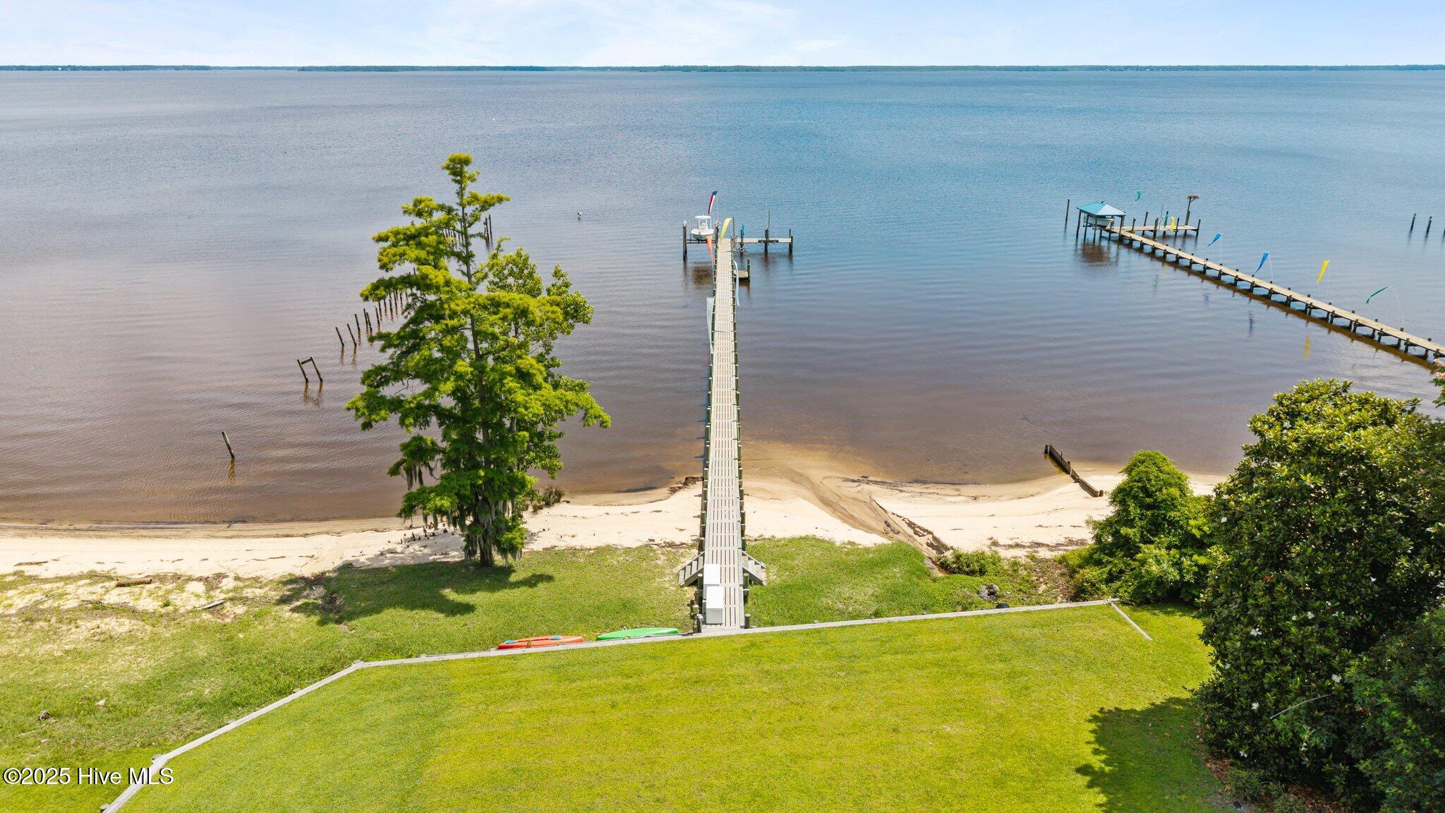 216 Drake Landing