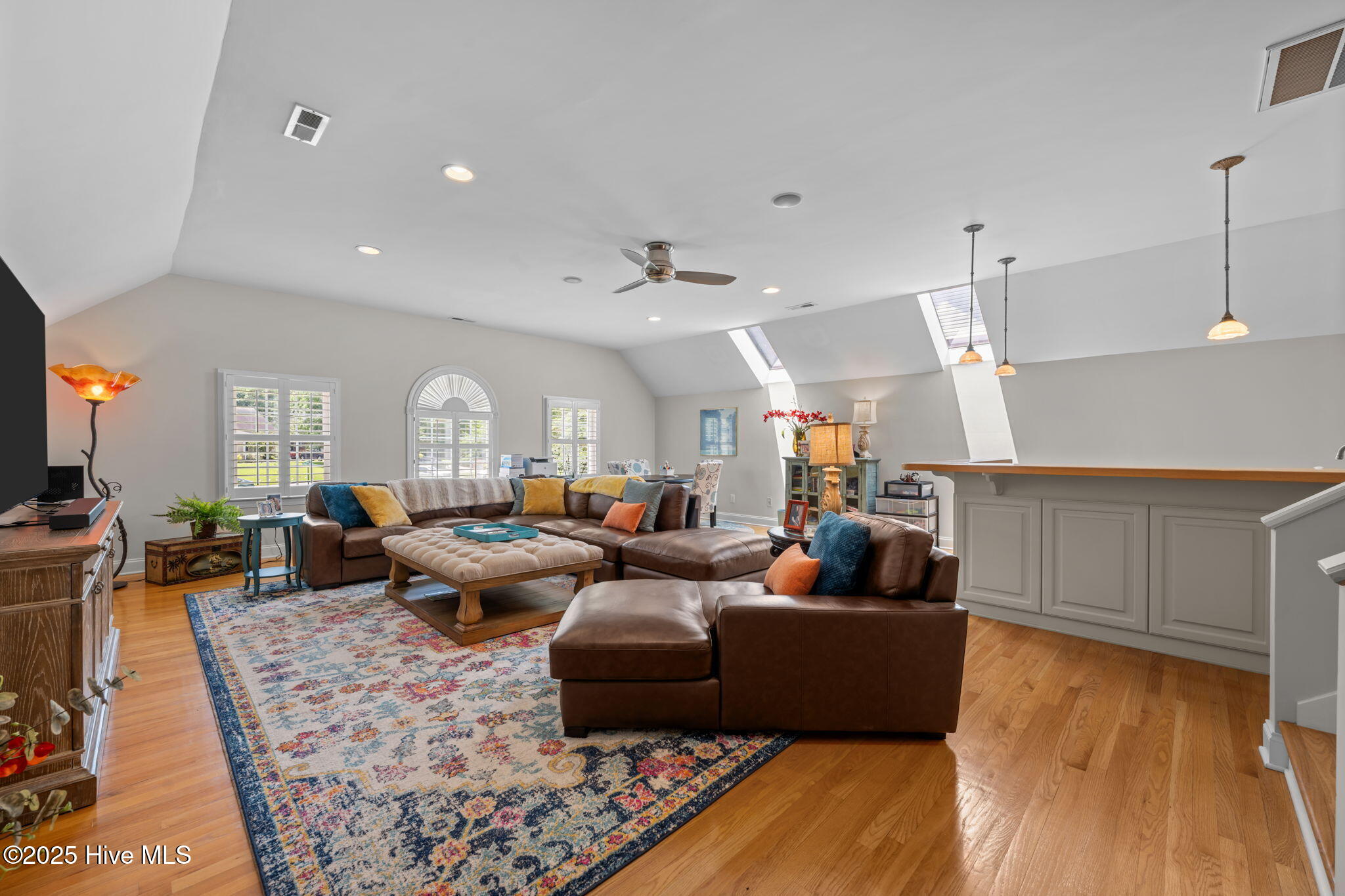 216 Drake Landing