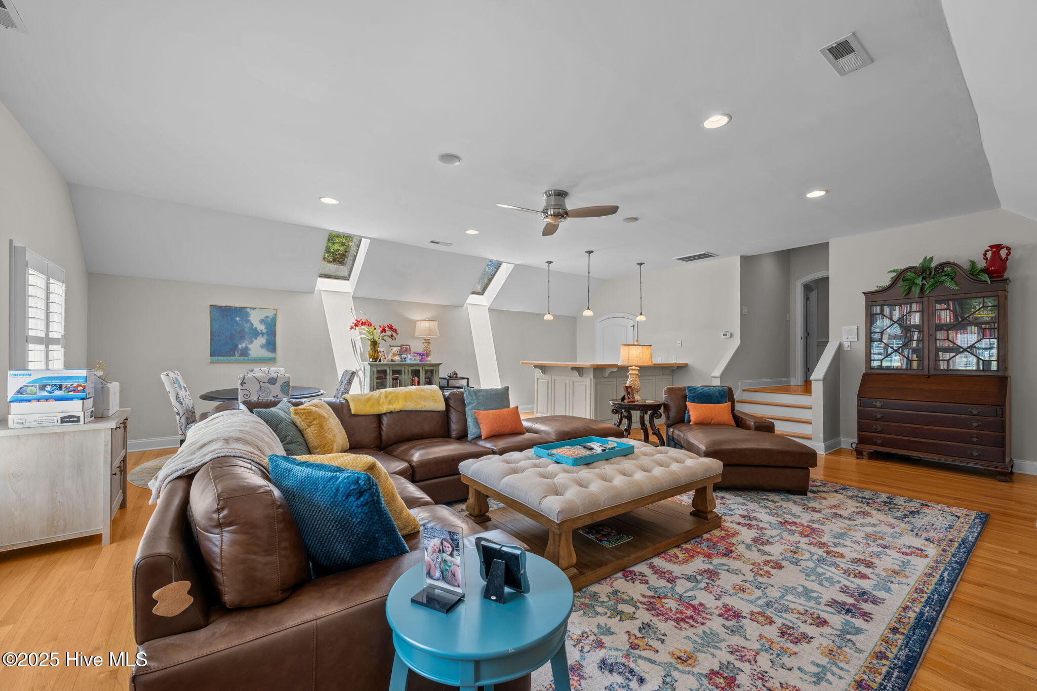 216 Drake Landing