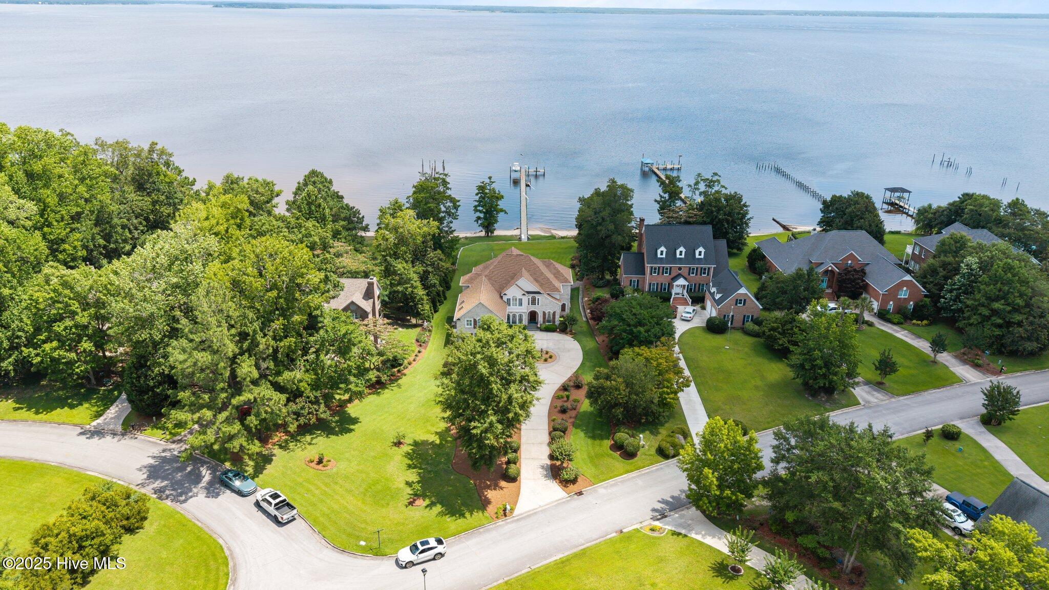 216 Drake Landing
