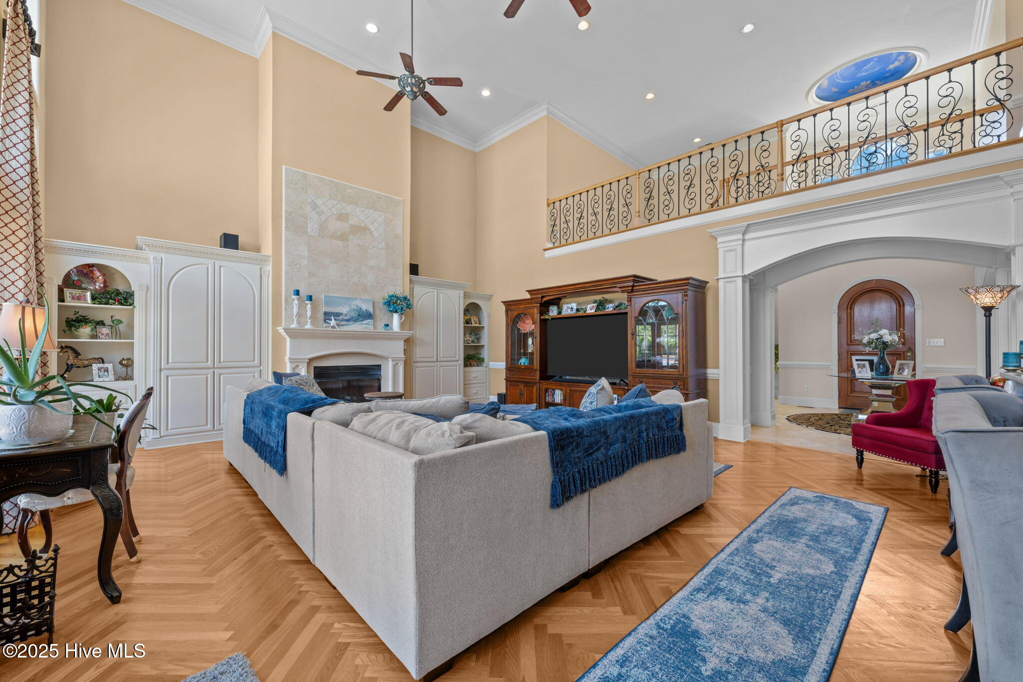 216 Drake Landing