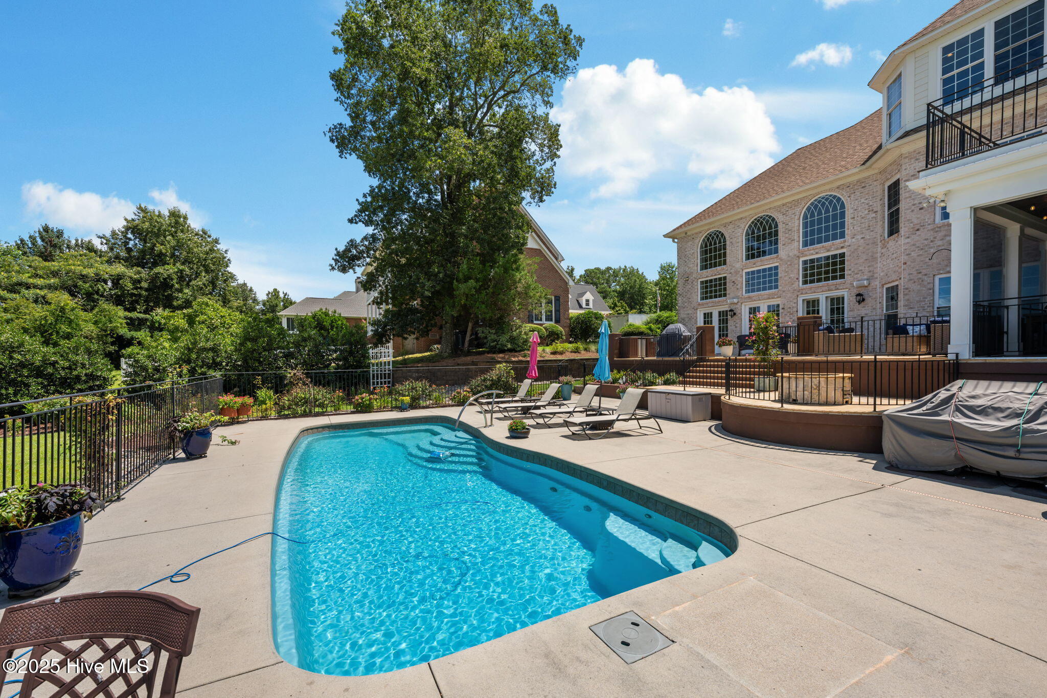 216 Drake Landing
