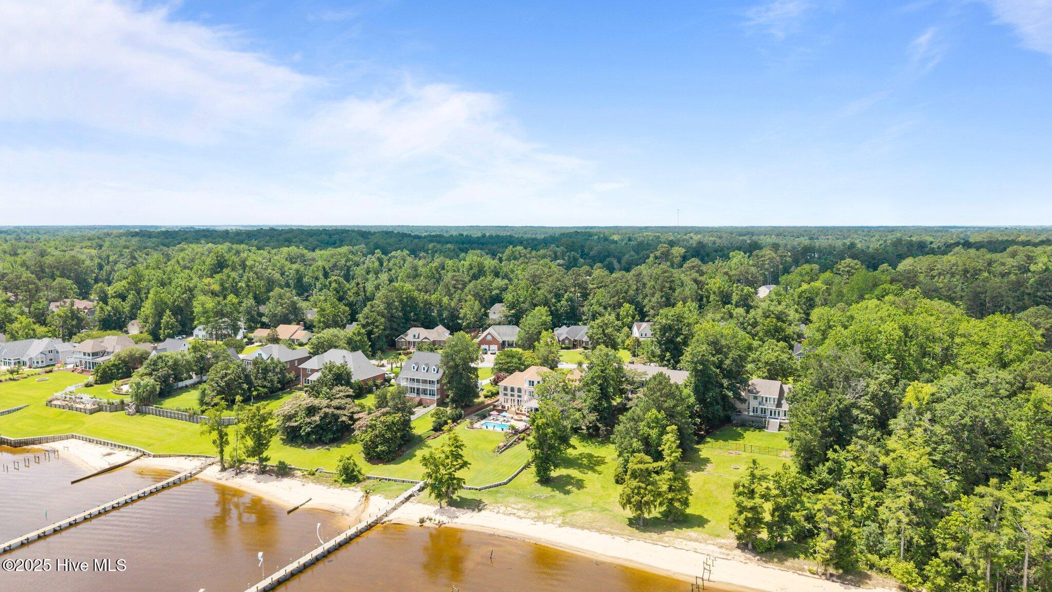 216 Drake Landing