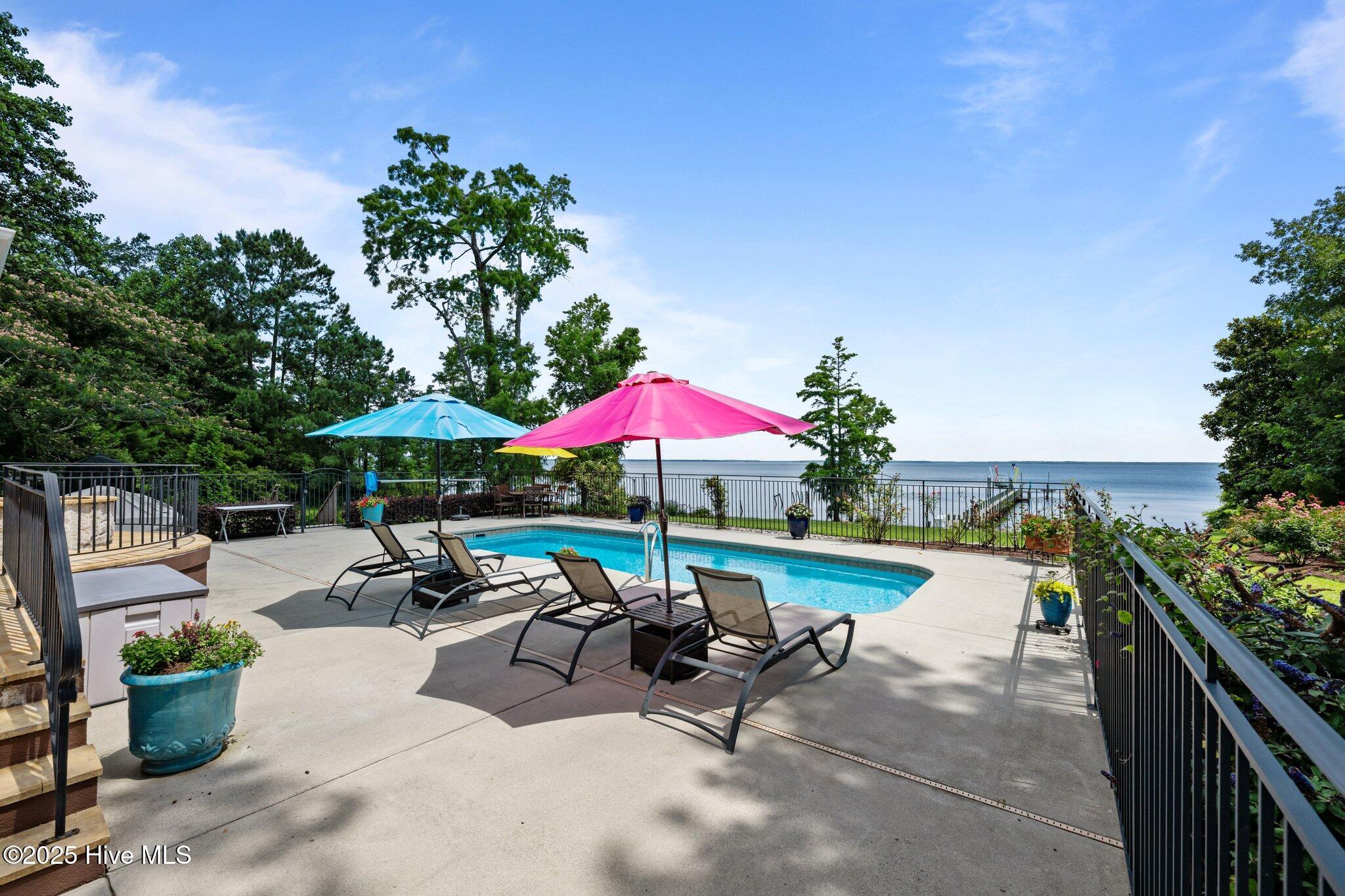 216 Drake Landing
