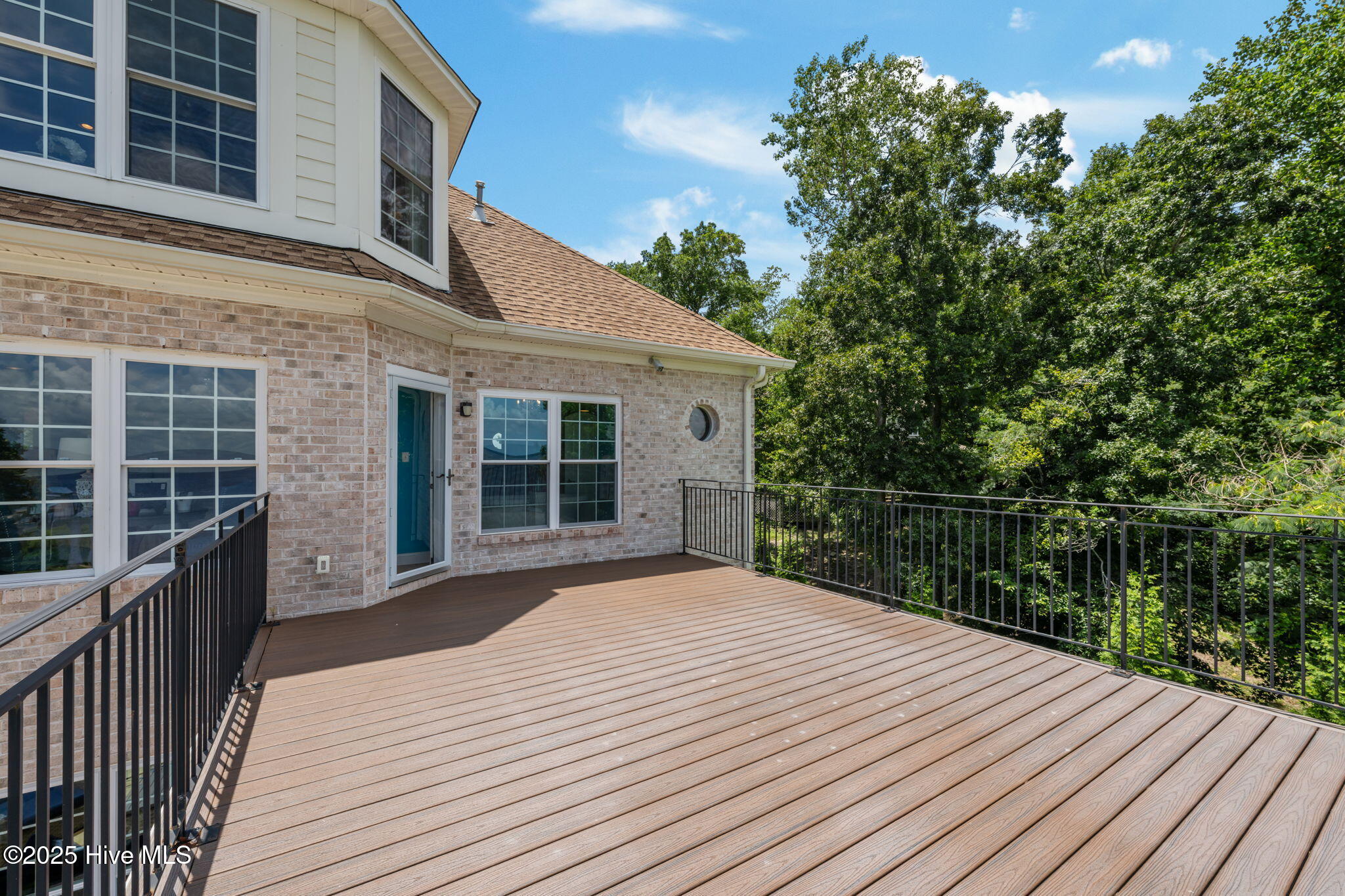 216 Drake Landing