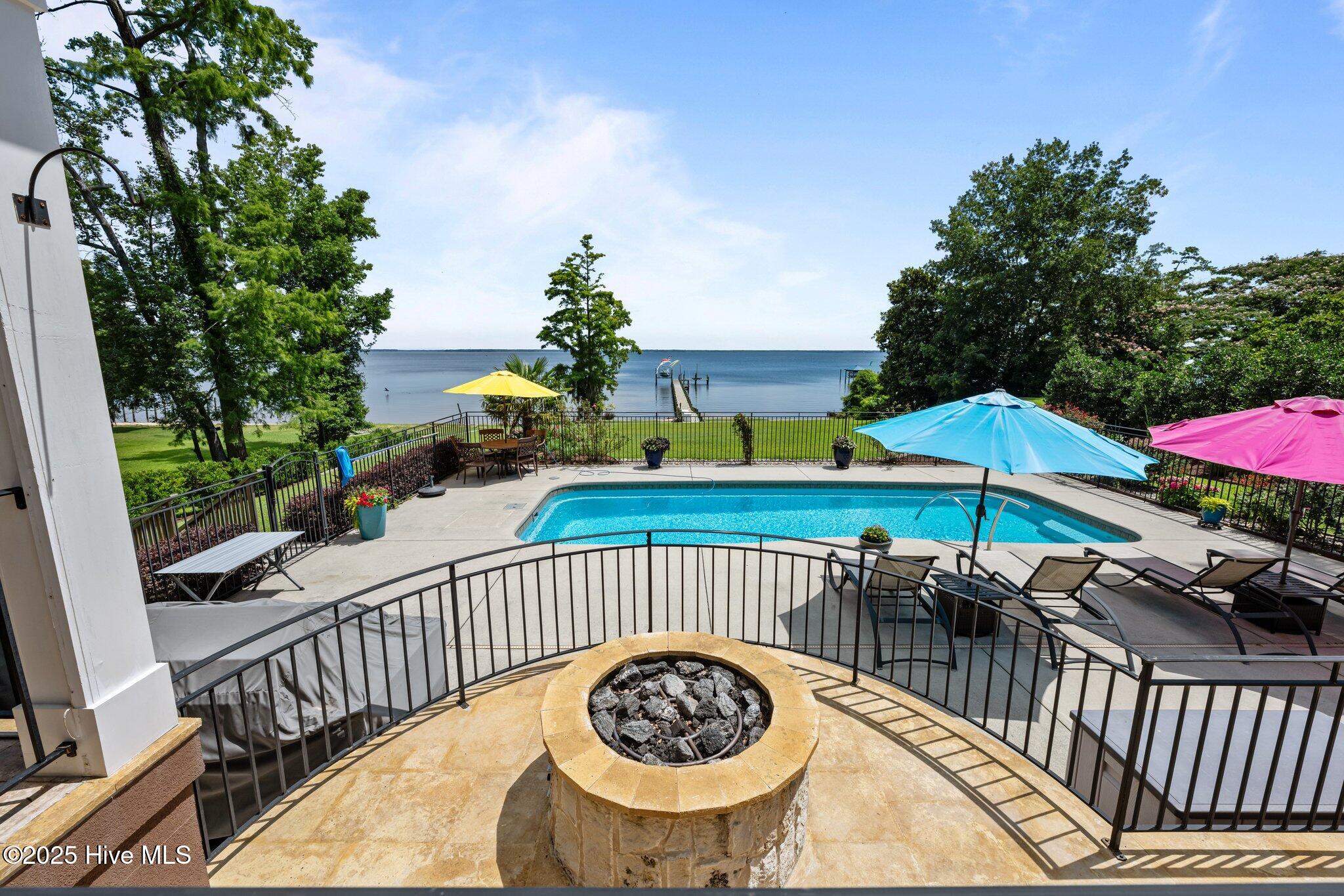 216 Drake Landing
