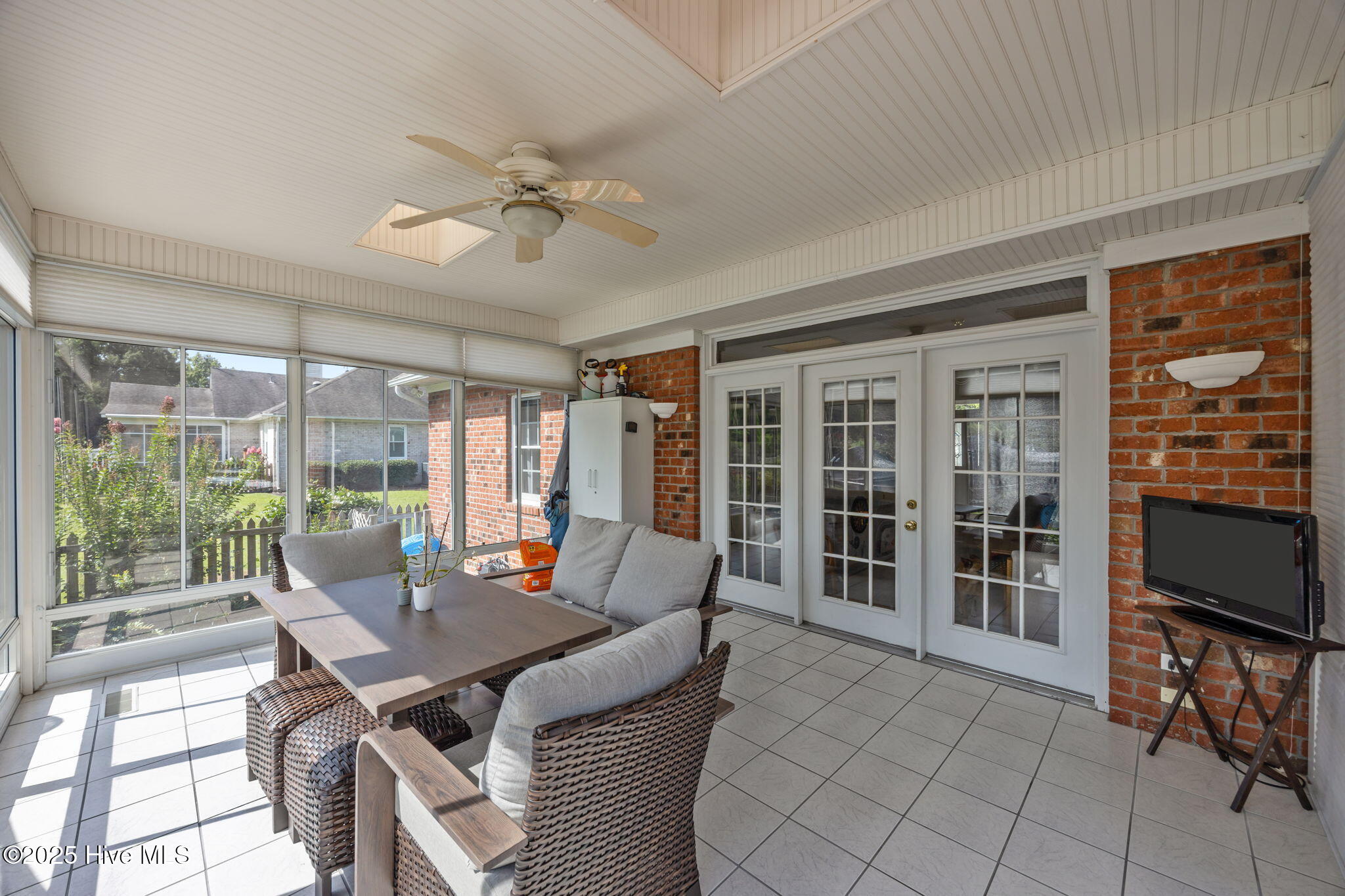 906 Runaway Bay