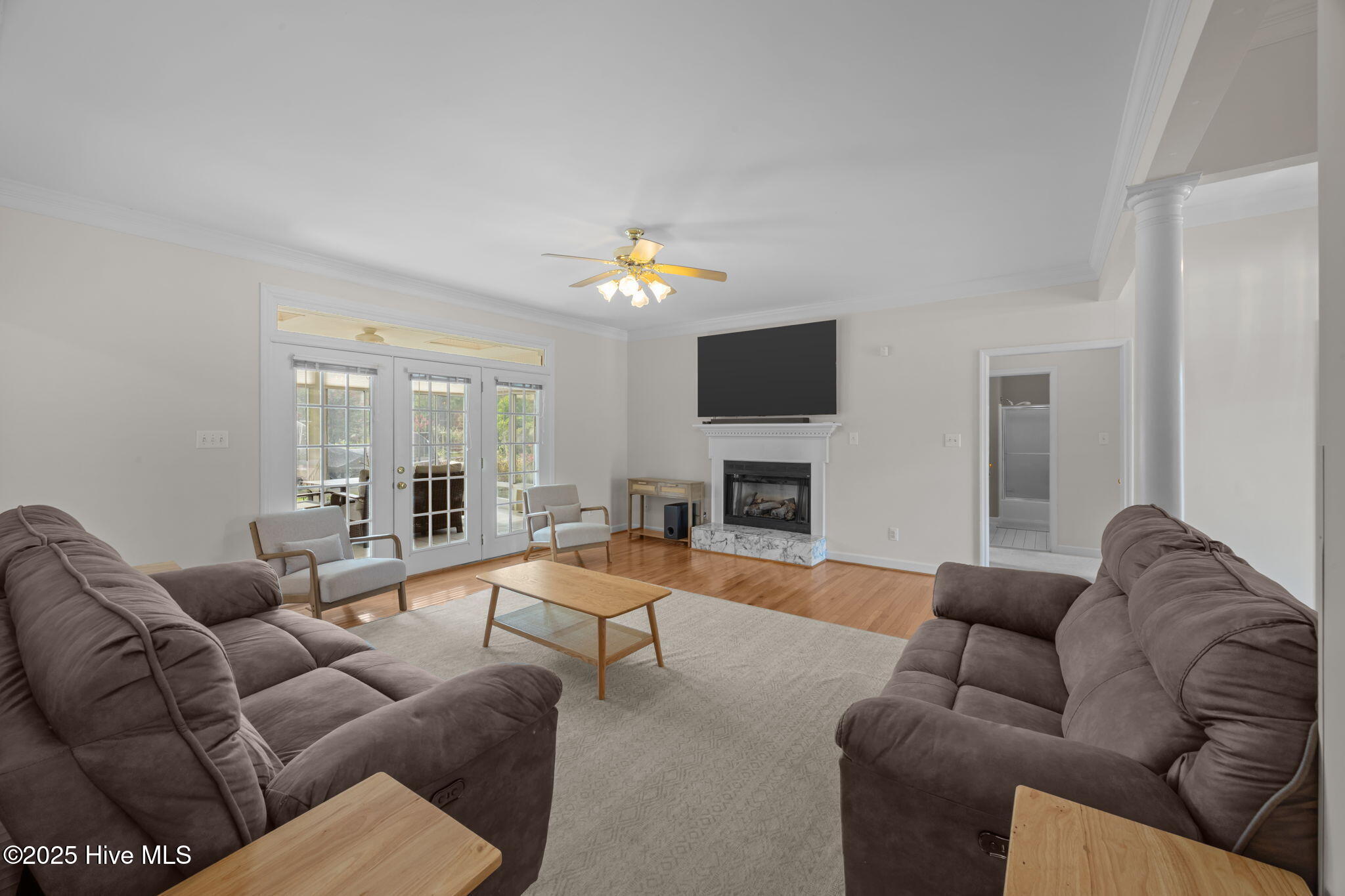 906 Runaway Bay