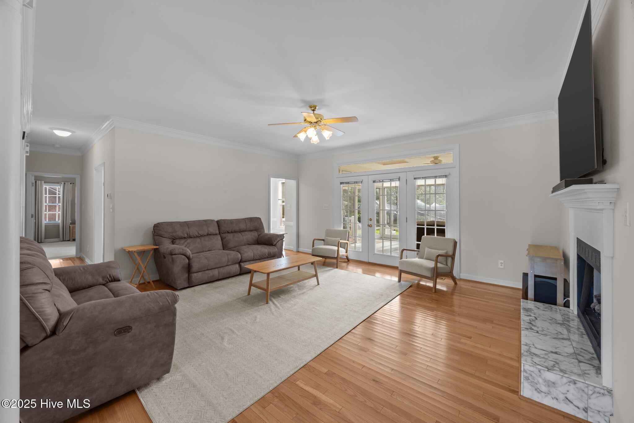 906 Runaway Bay