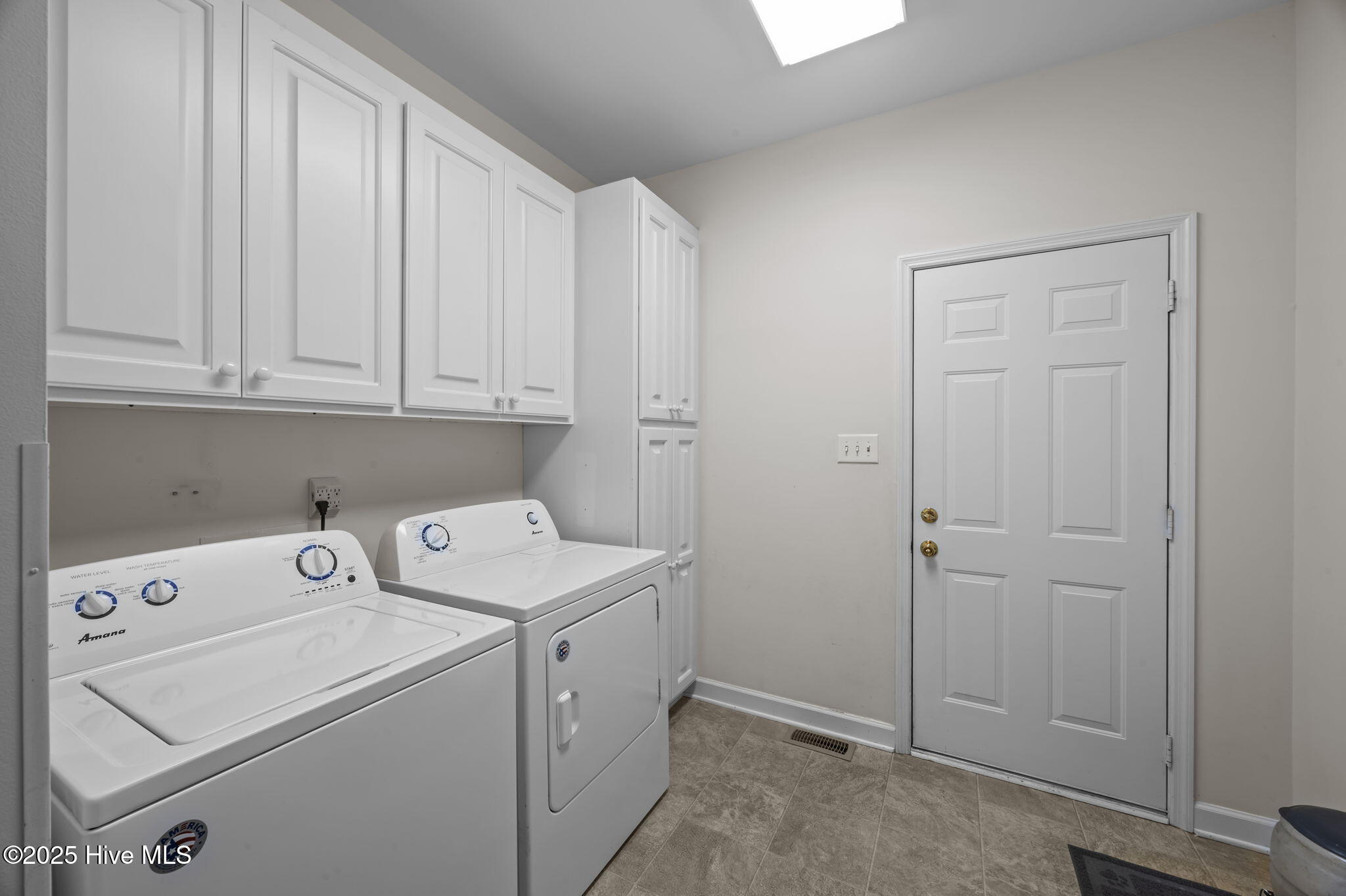 906 Runaway Bay