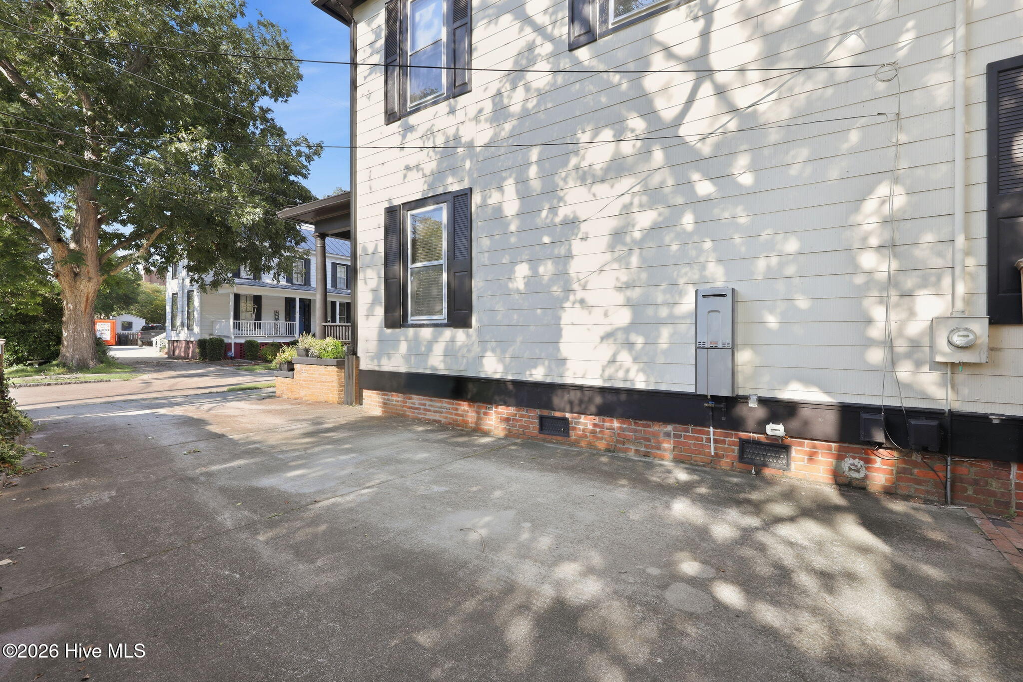 615 New Street