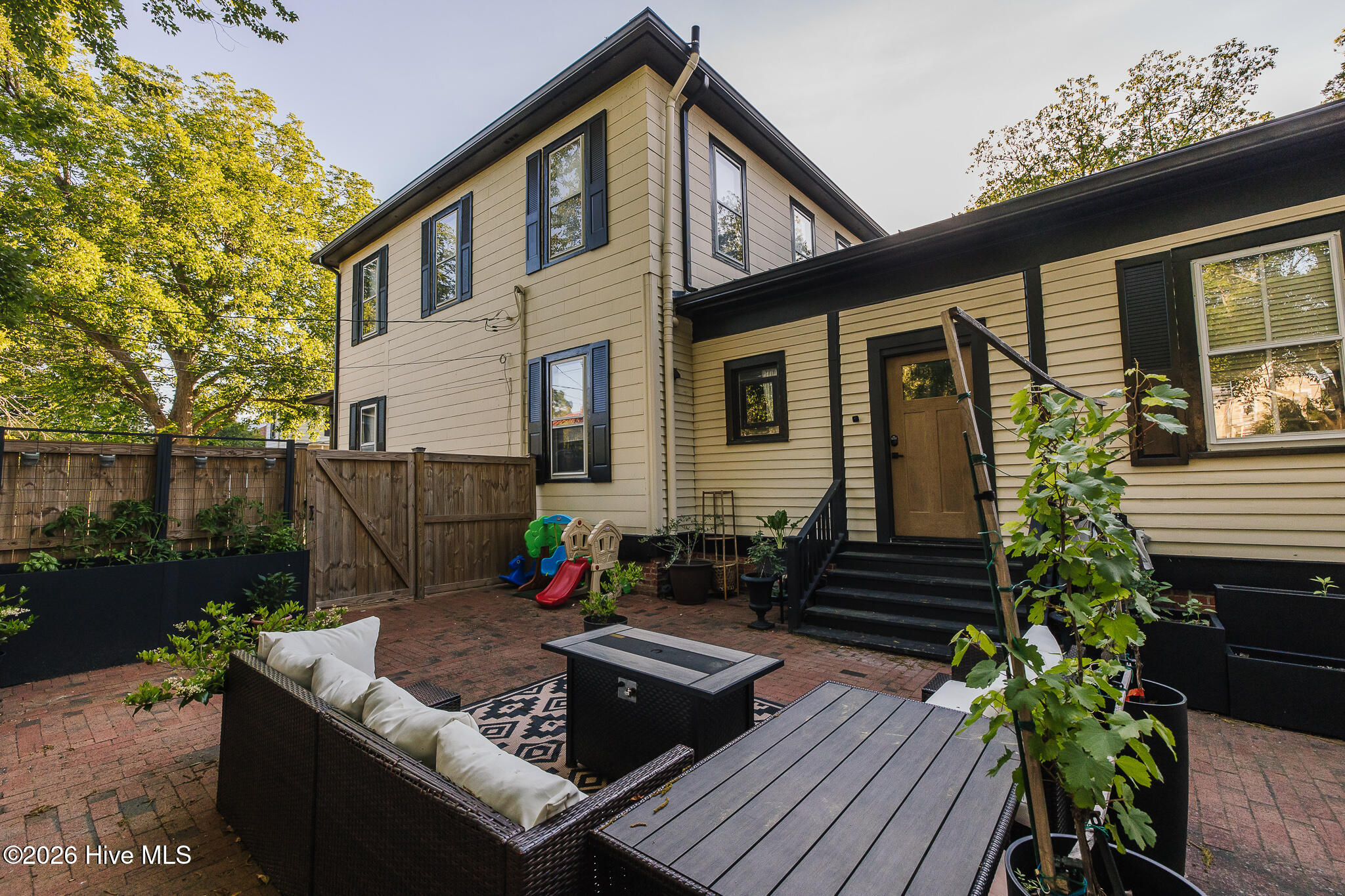 615 New Street