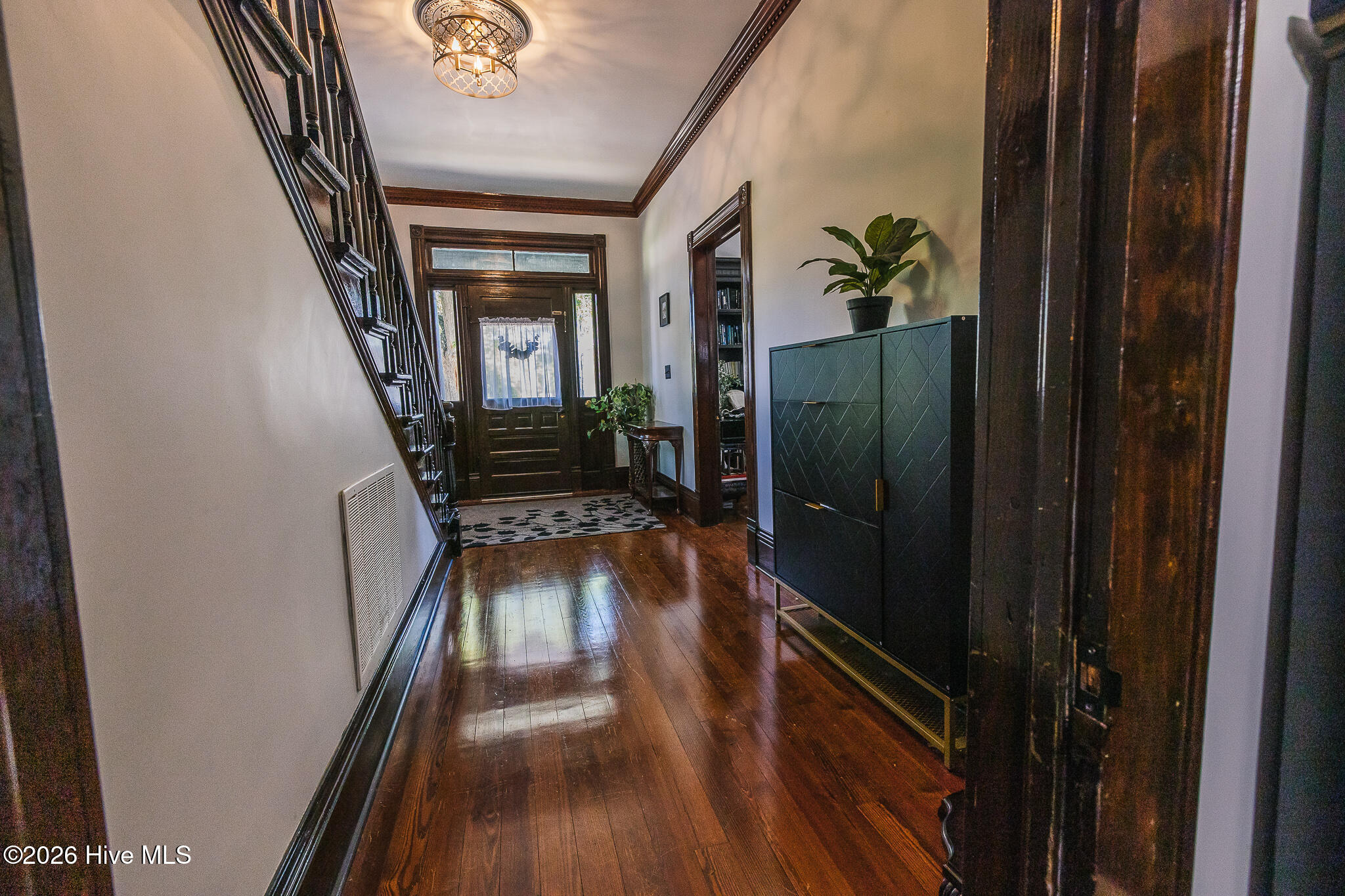 615 New Street