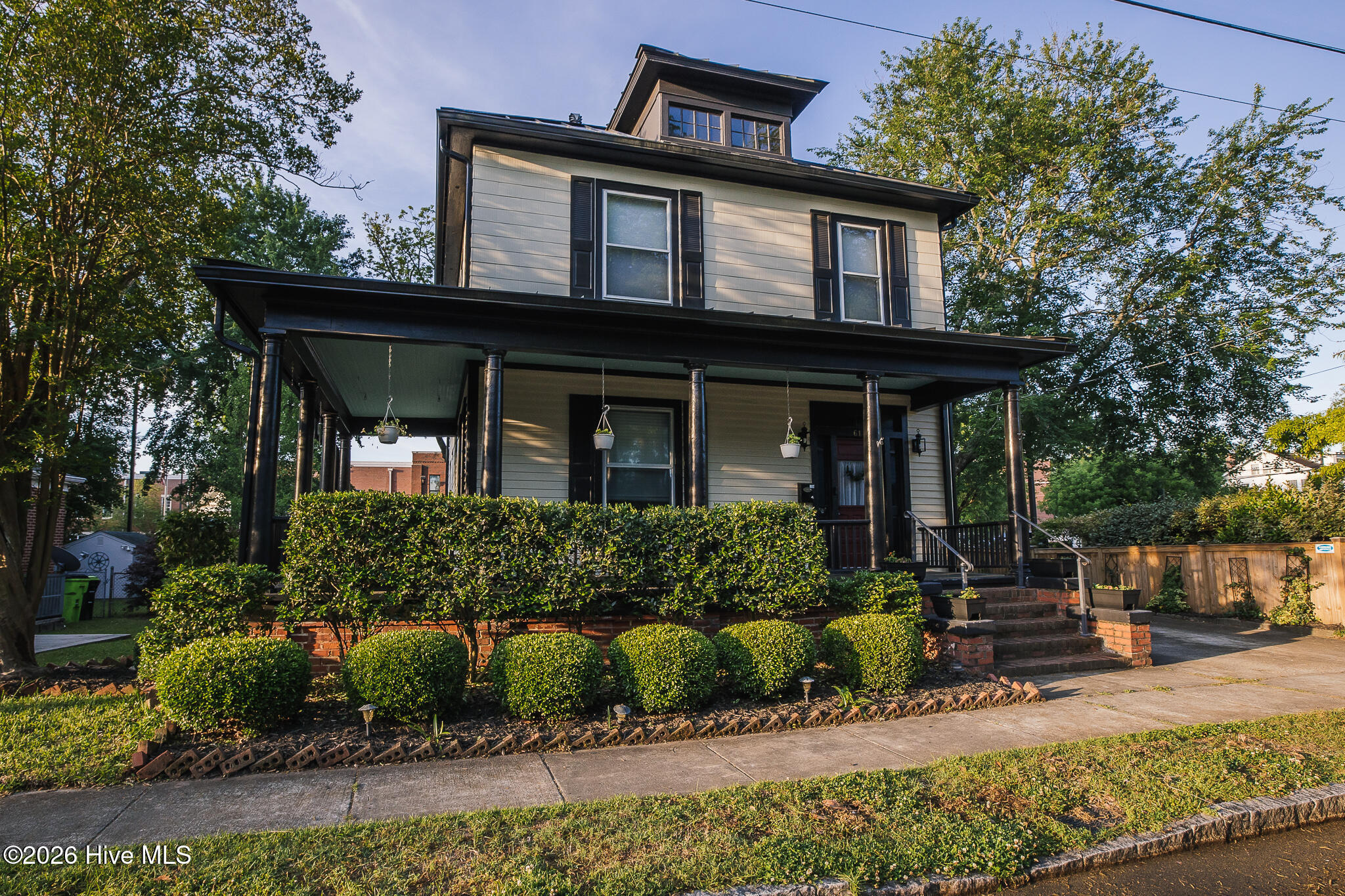 615 New Street