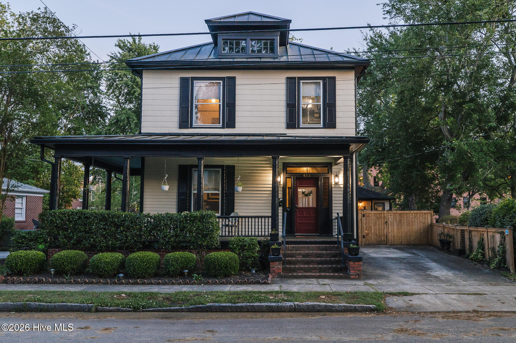 615 New Street