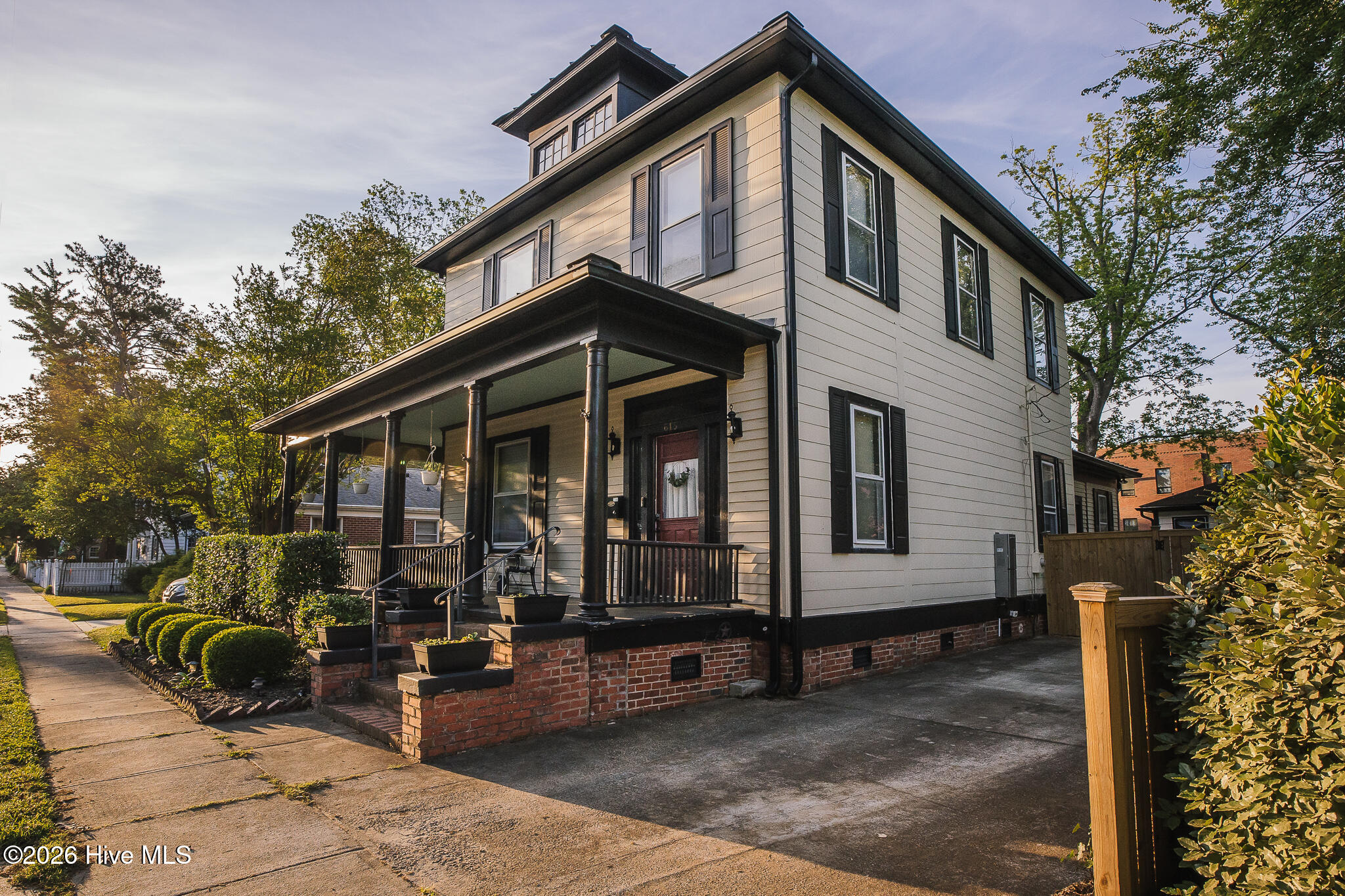 615 New Street