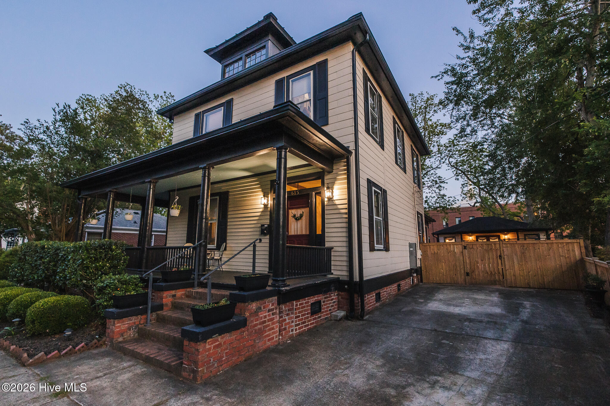 615 New Street