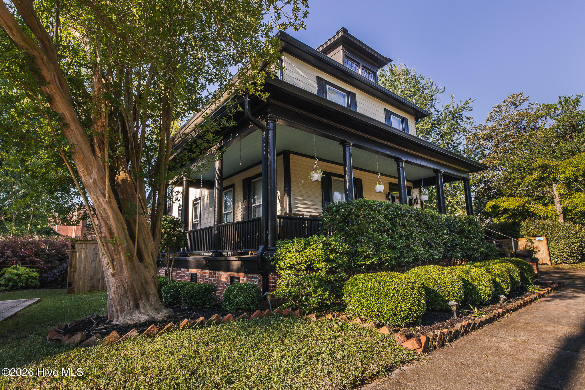 615 New Street